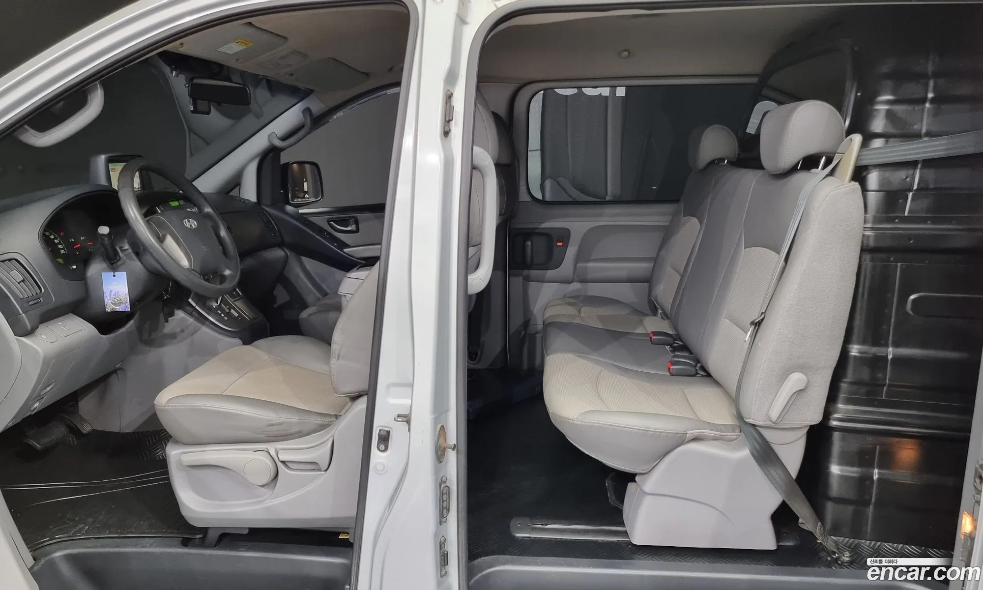 Hyundai Starex 5-Seater Van 2008 - фотография 11277220