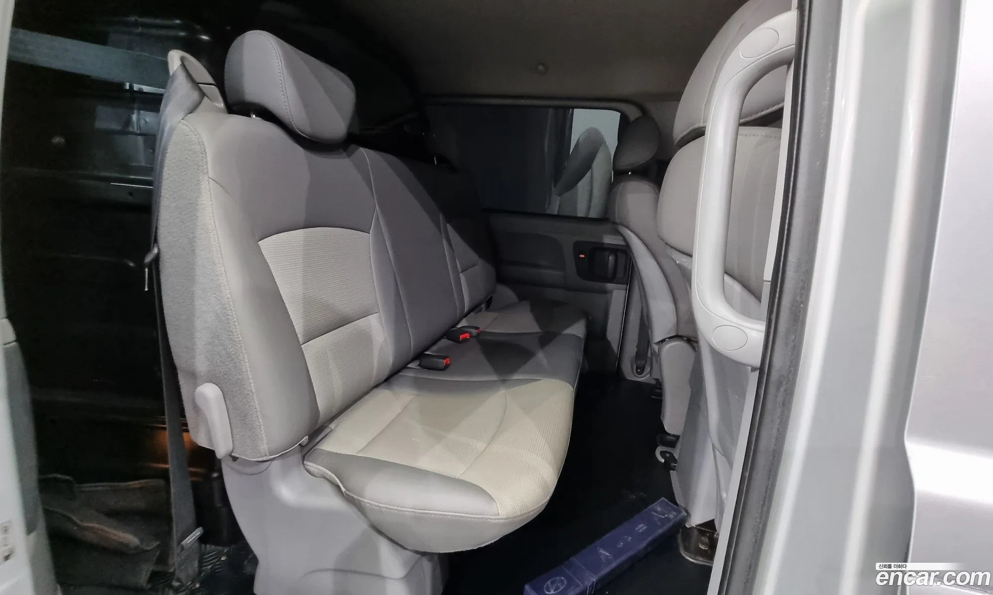 Hyundai Starex 5-Seater Van 2008 - фотография 11277219