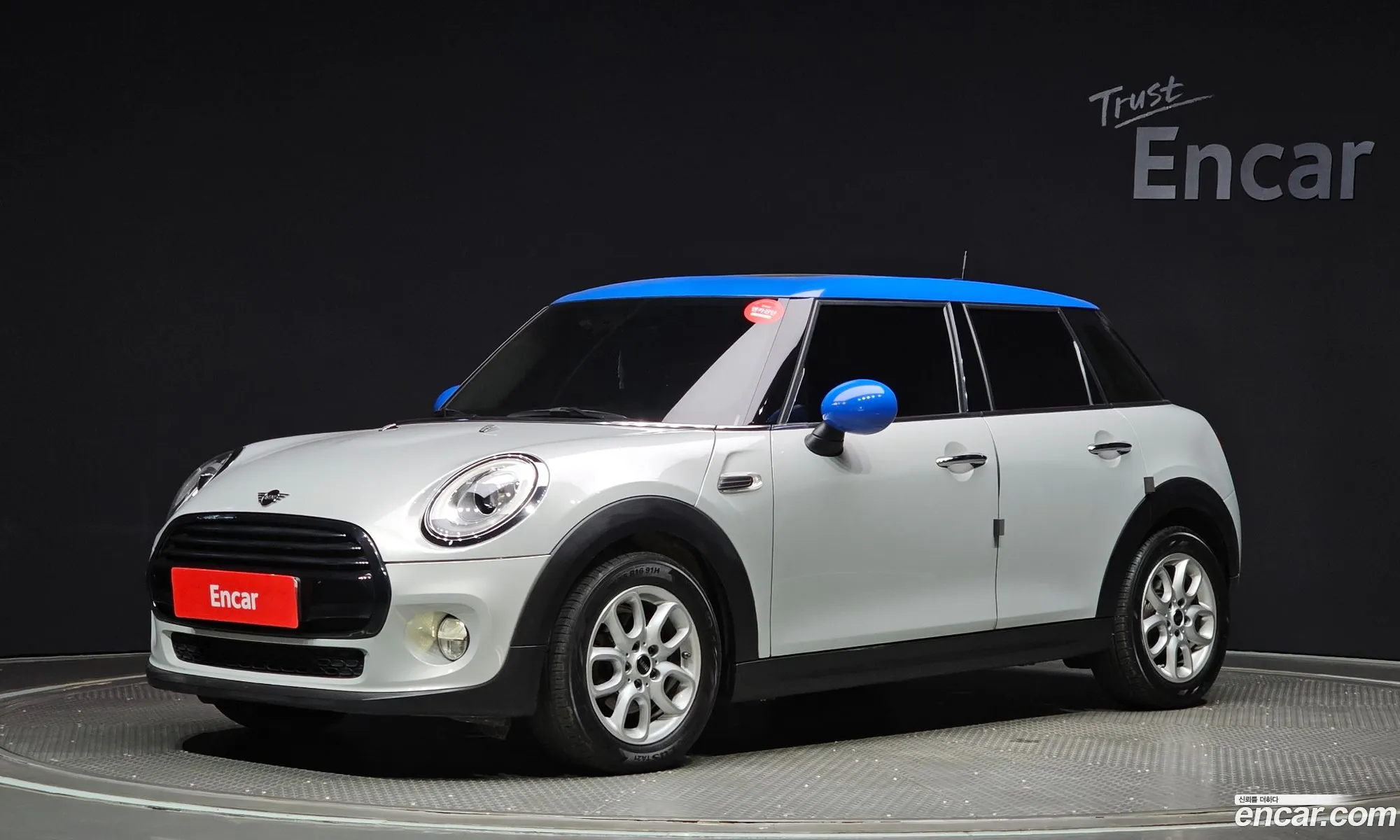 Mini Cooper 5-Door High 2018 - фотография 4665275