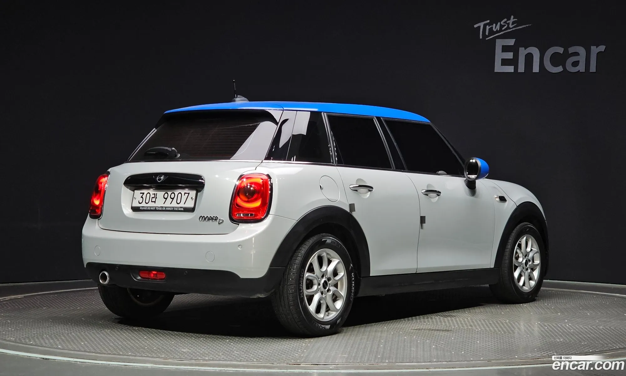 Mini Cooper 5-Door High 2018 - фотография 4665276