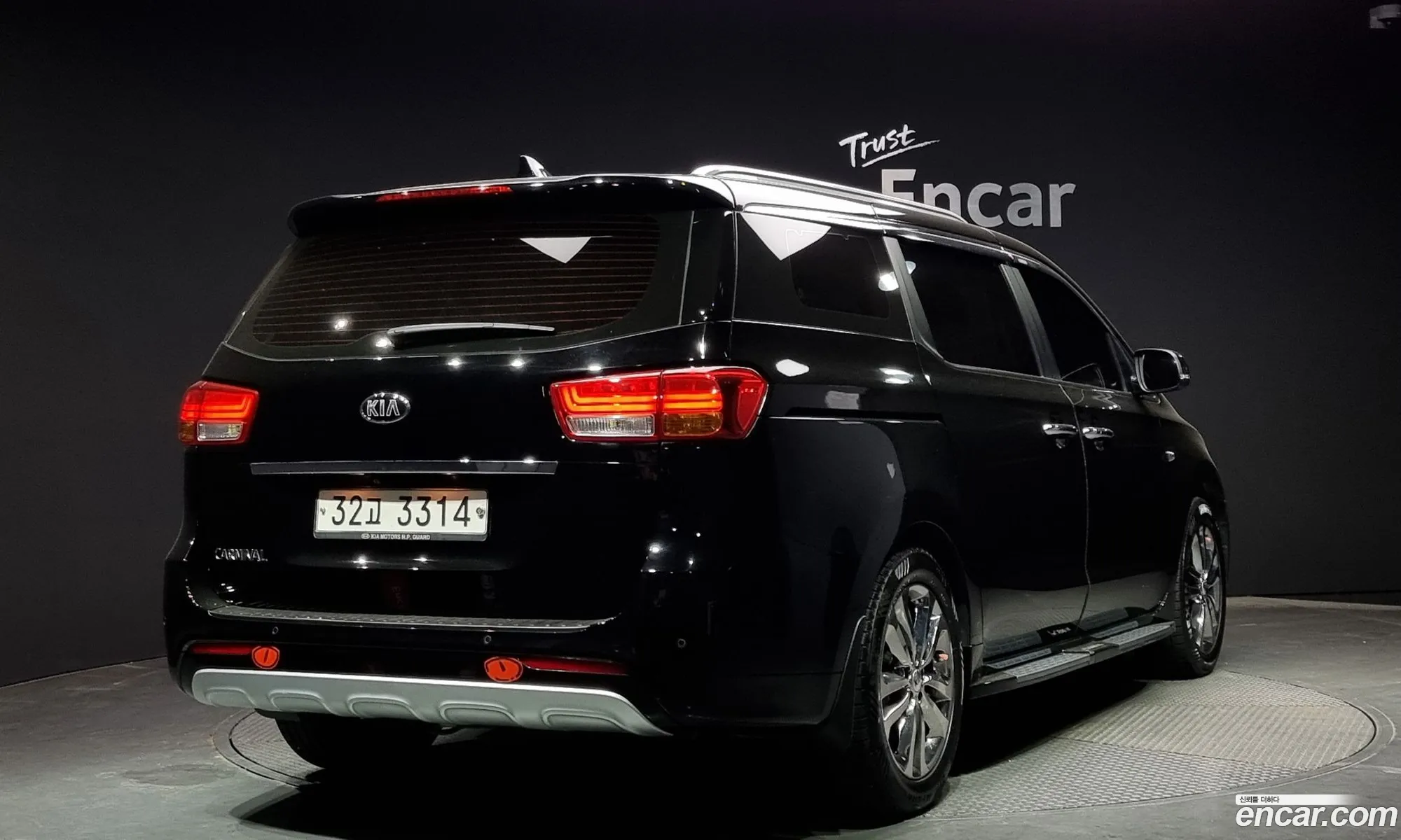 Kia Carnival 9-Seater Prestige 2016 - фотография 11518227