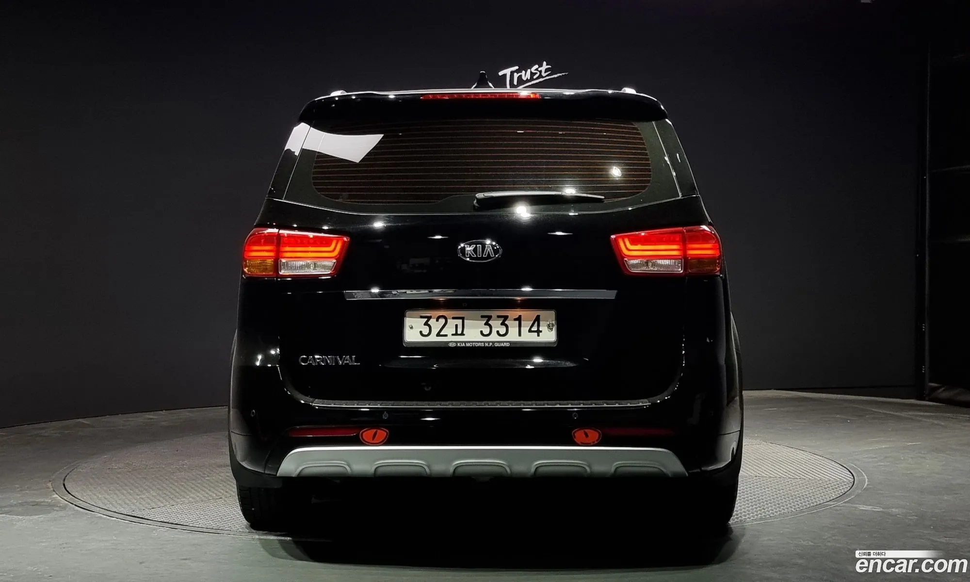 Kia Carnival 9-Seater Prestige 2016 - фотография 11518229