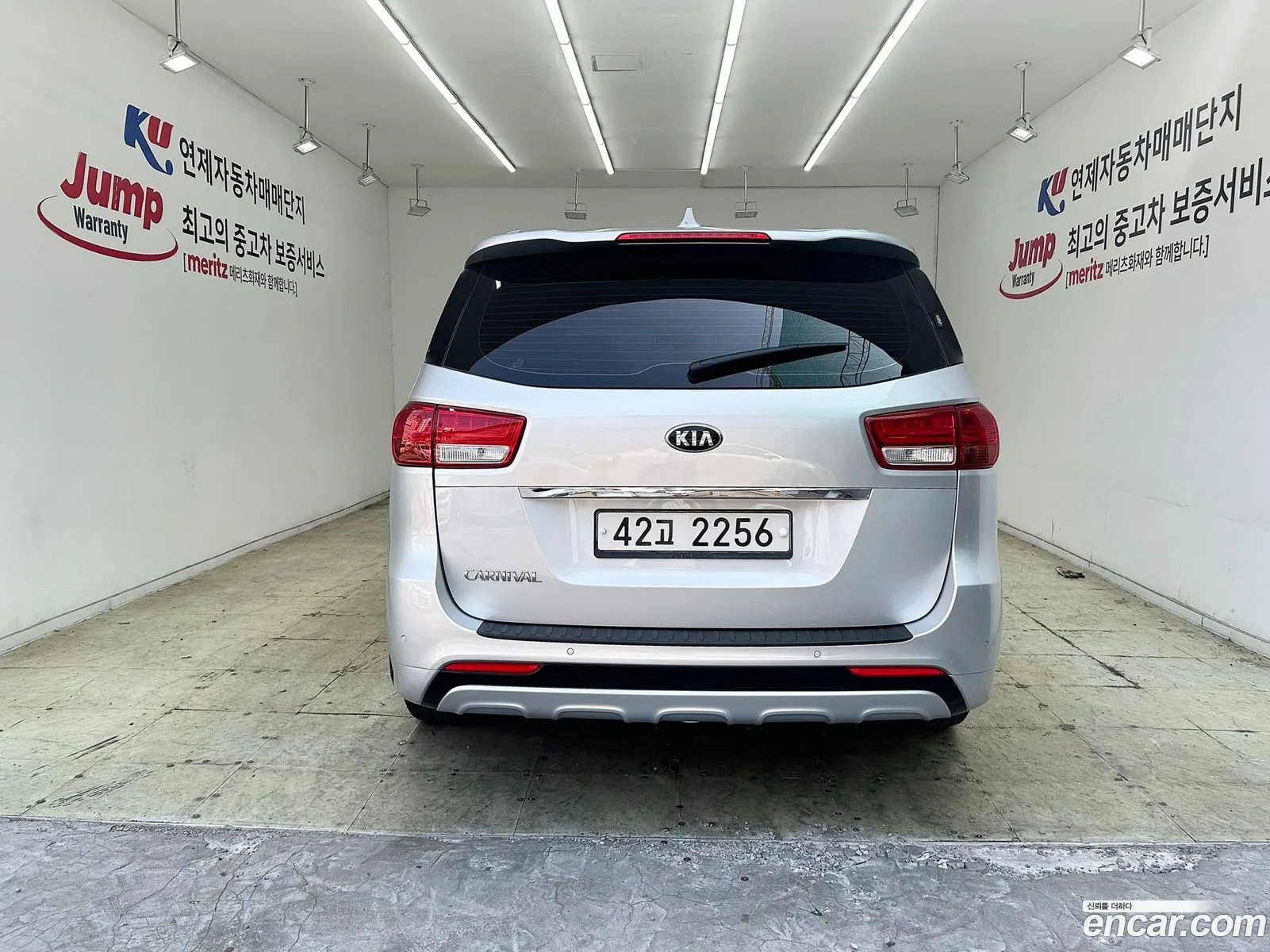 Kia Carnival 9-Seater Luxury 2015 - фотография 18837415
