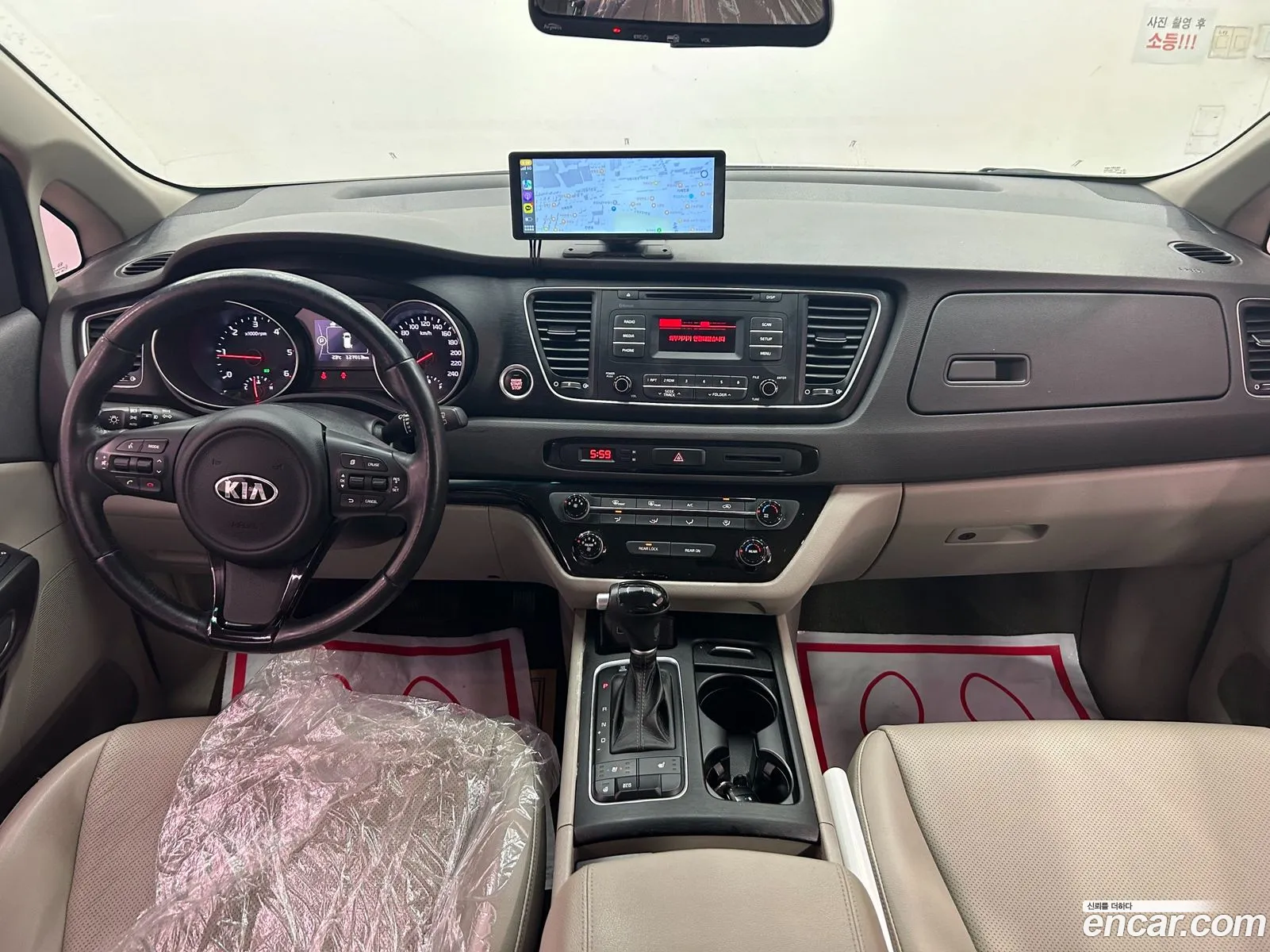 Kia Carnival 9-Seater Luxury 2015 - фотография 18837416