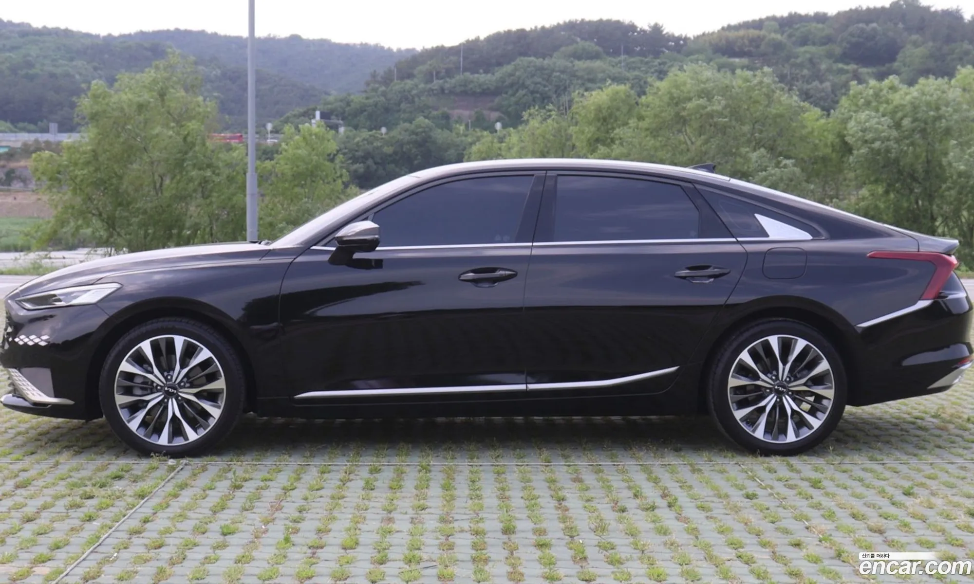 Kia K8 25 Gasoline 2Wd 2023 - фотография 12541861