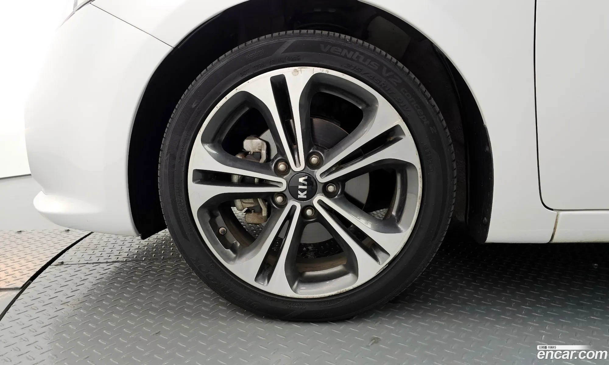 Kia K3 I 16 Prestige 2014 - фотография 13489108