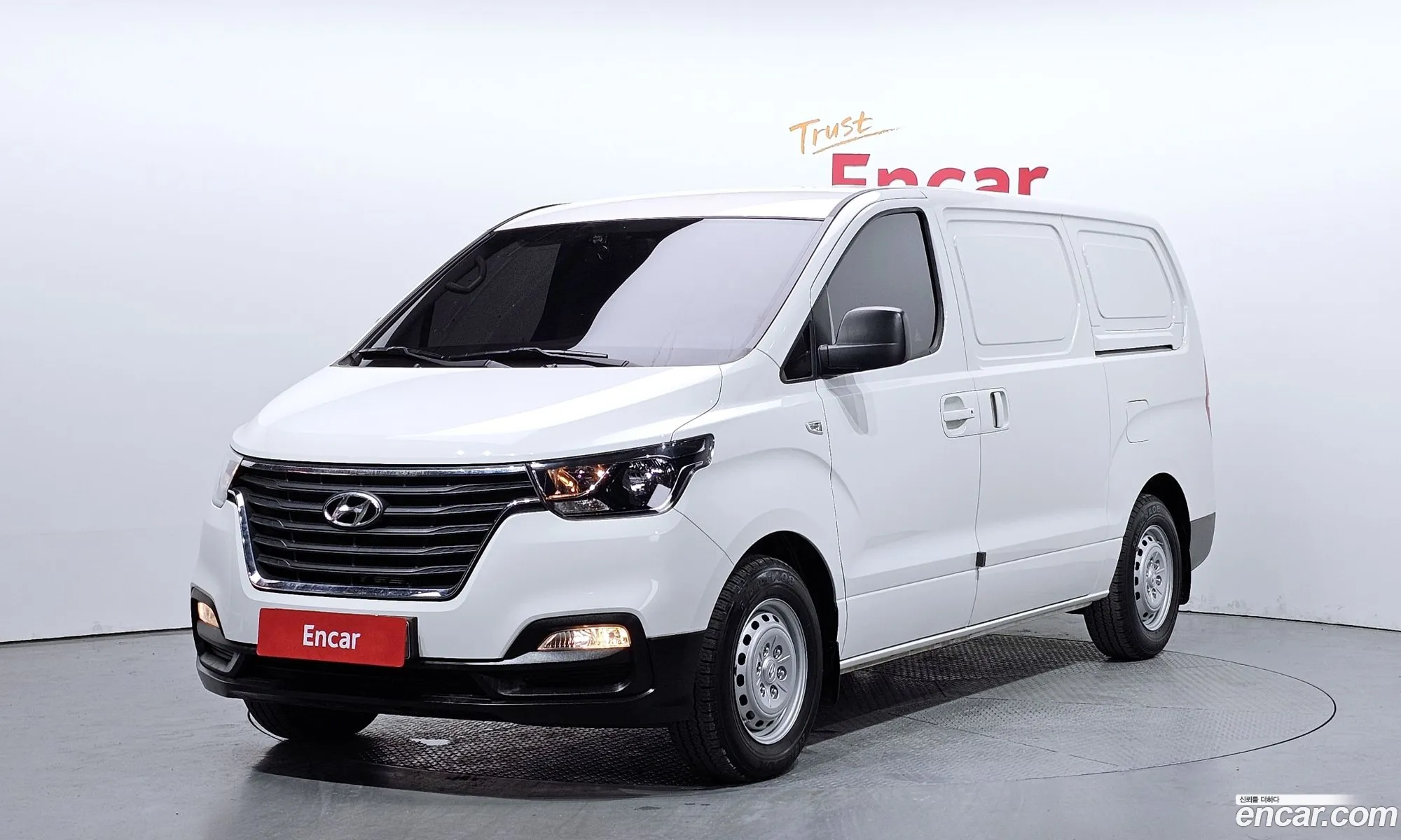 Hyundai Starex 3-Seater Van 2019 - фотография 12749956