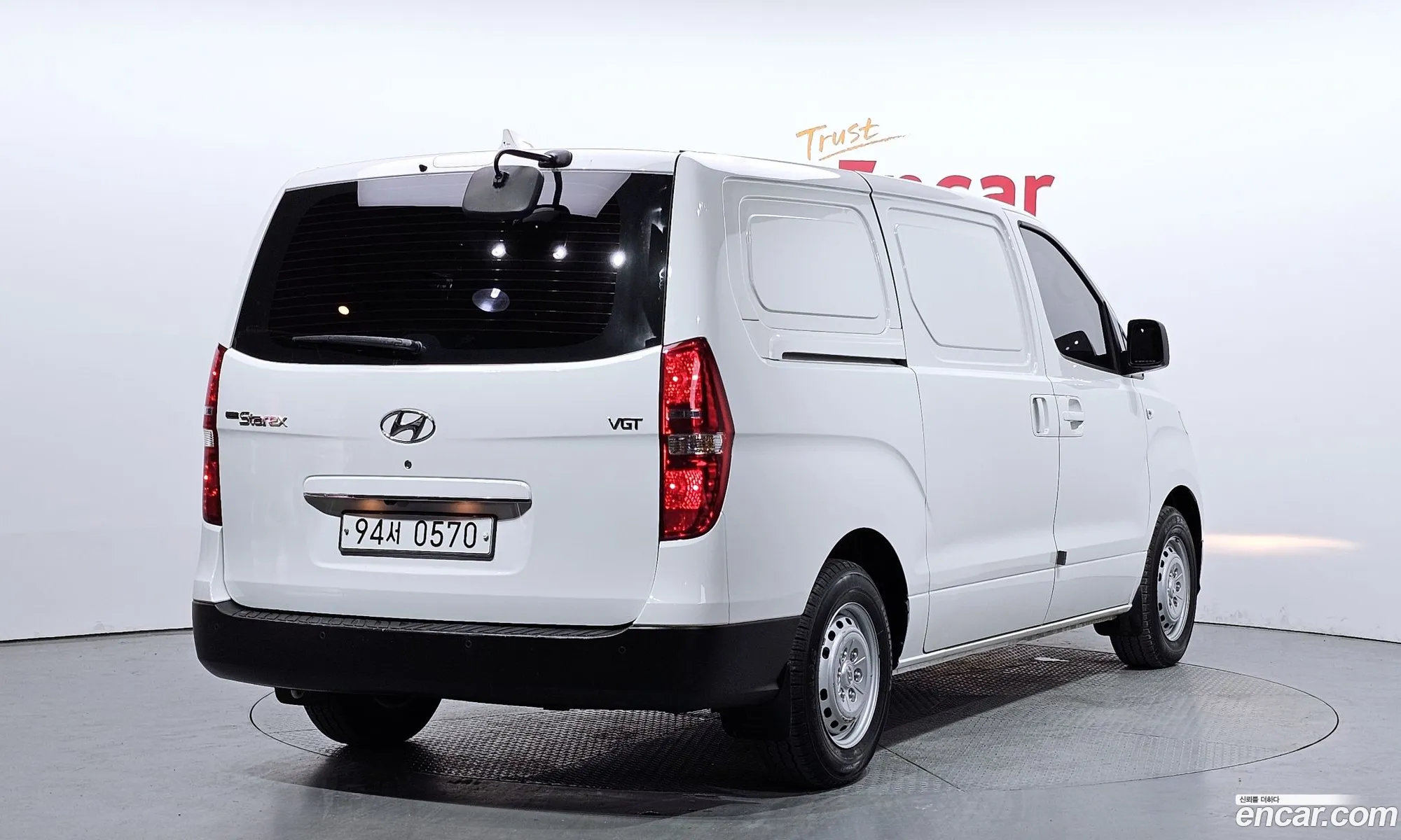 Hyundai Starex 3-Seater Van 2019 - фотография 12749957