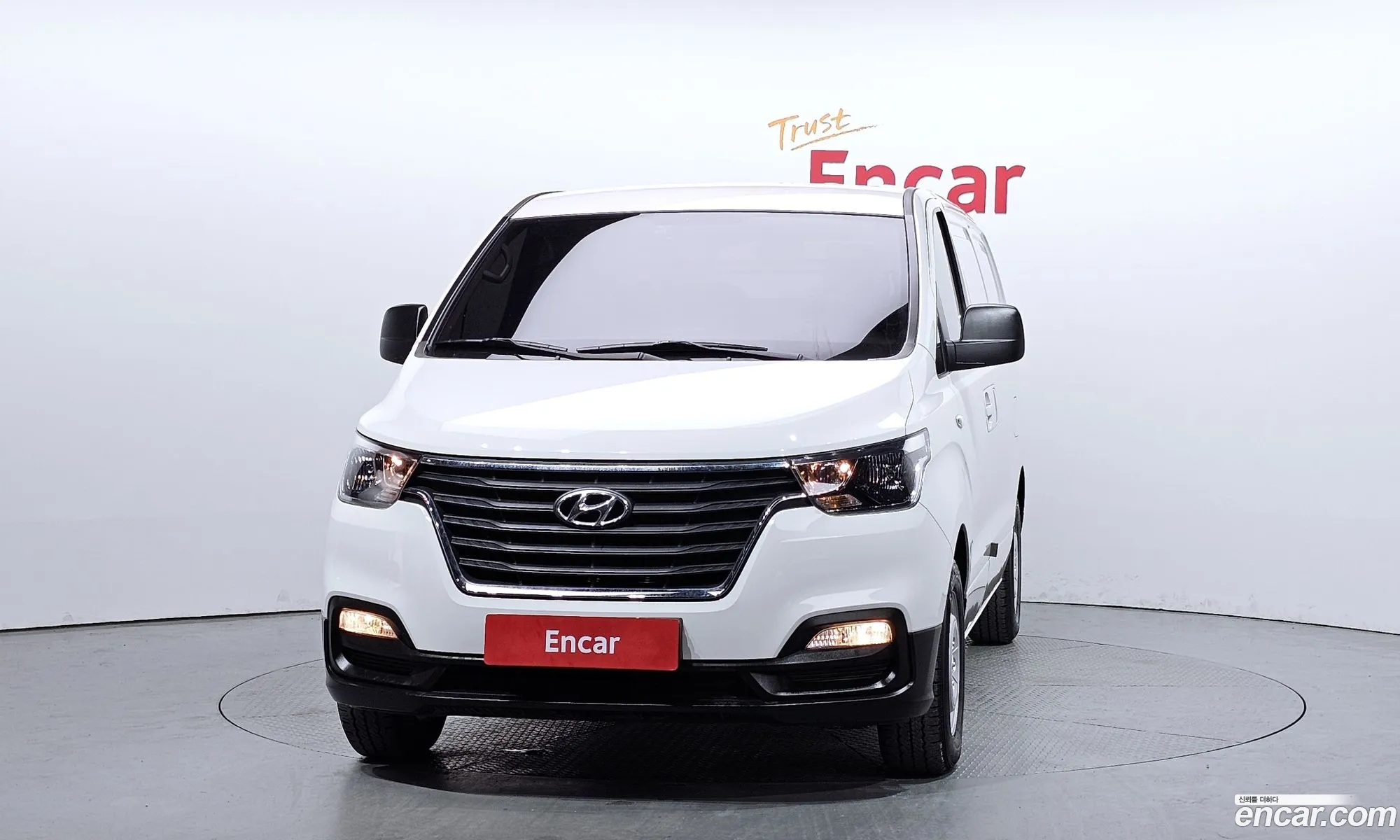 Hyundai Starex 3-Seater Van 2019 - фотография 12749959