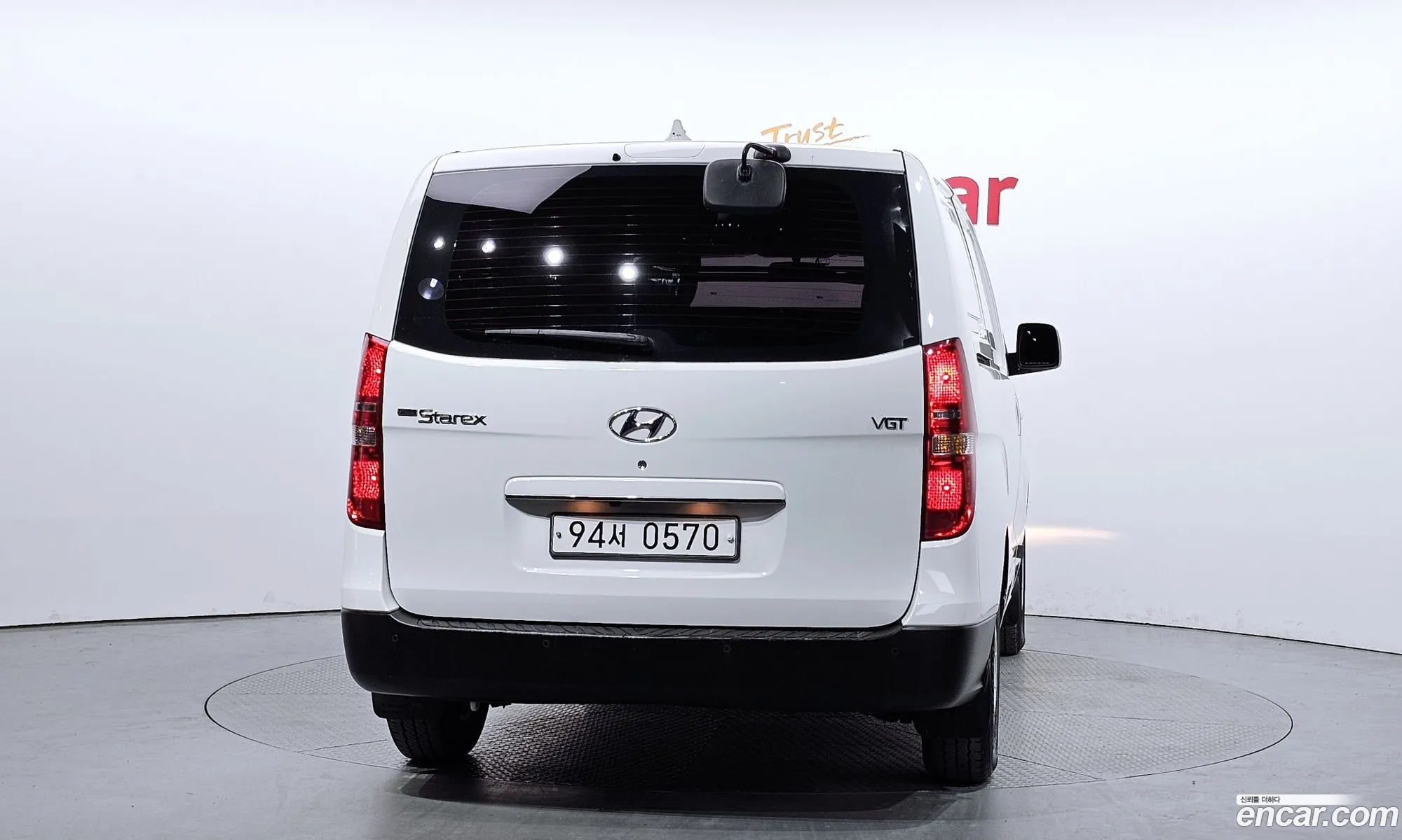 Hyundai Starex 3-Seater Van 2019 - фотография 12749961