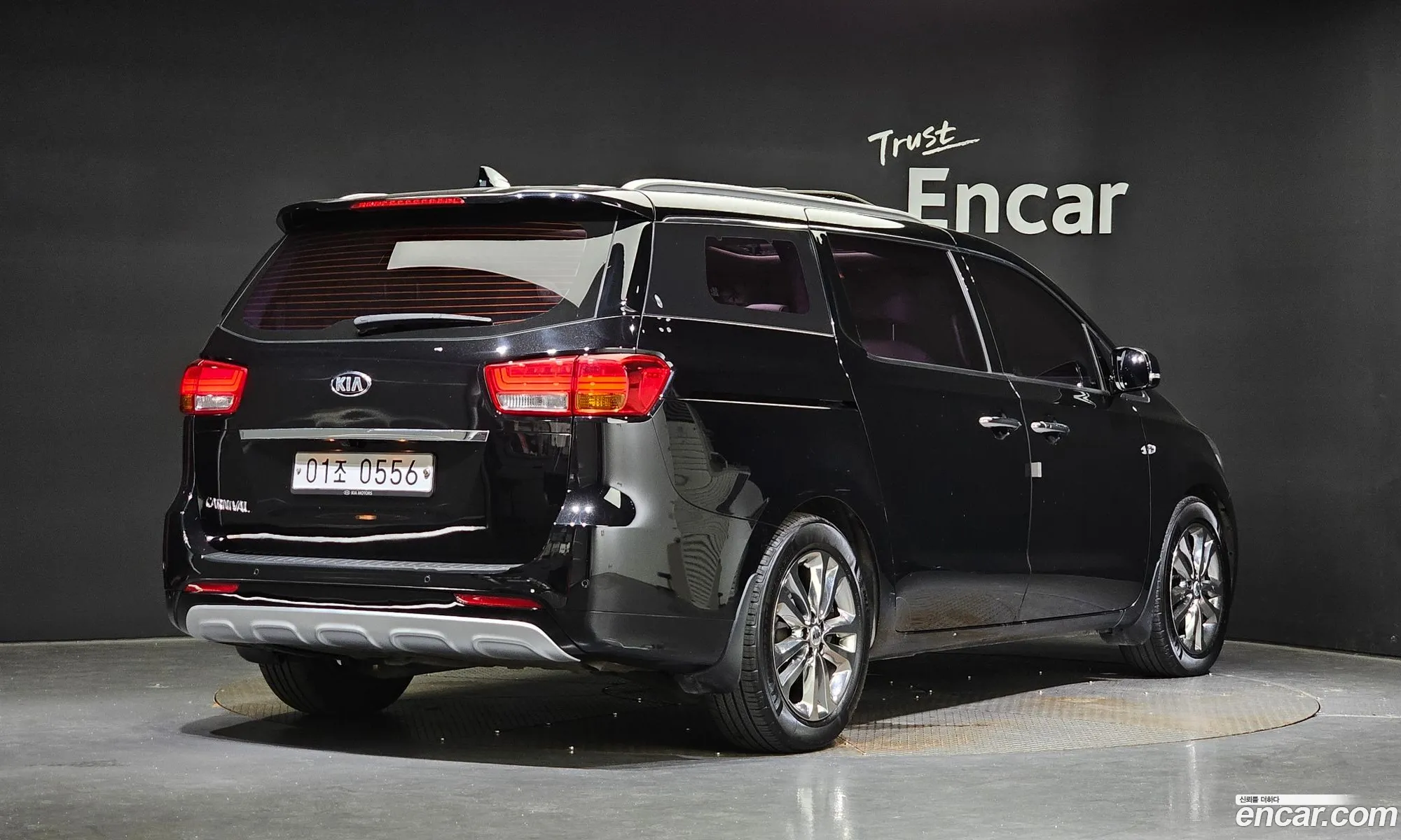 Kia Carnival 9-Seater Prestige 2016 - фотография 11301959