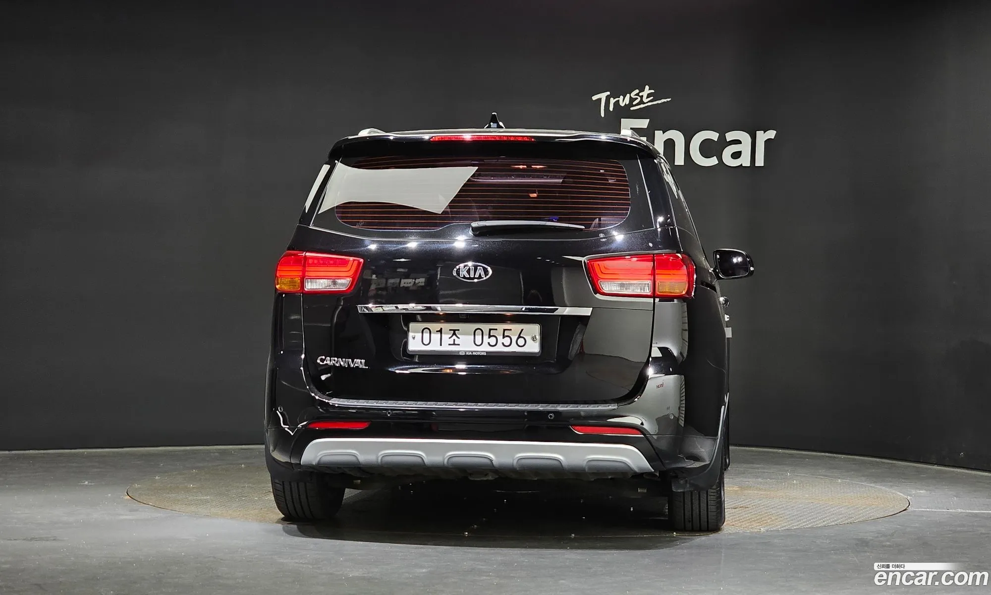 Kia Carnival 9-Seater Prestige 2016 - фотография 11301961