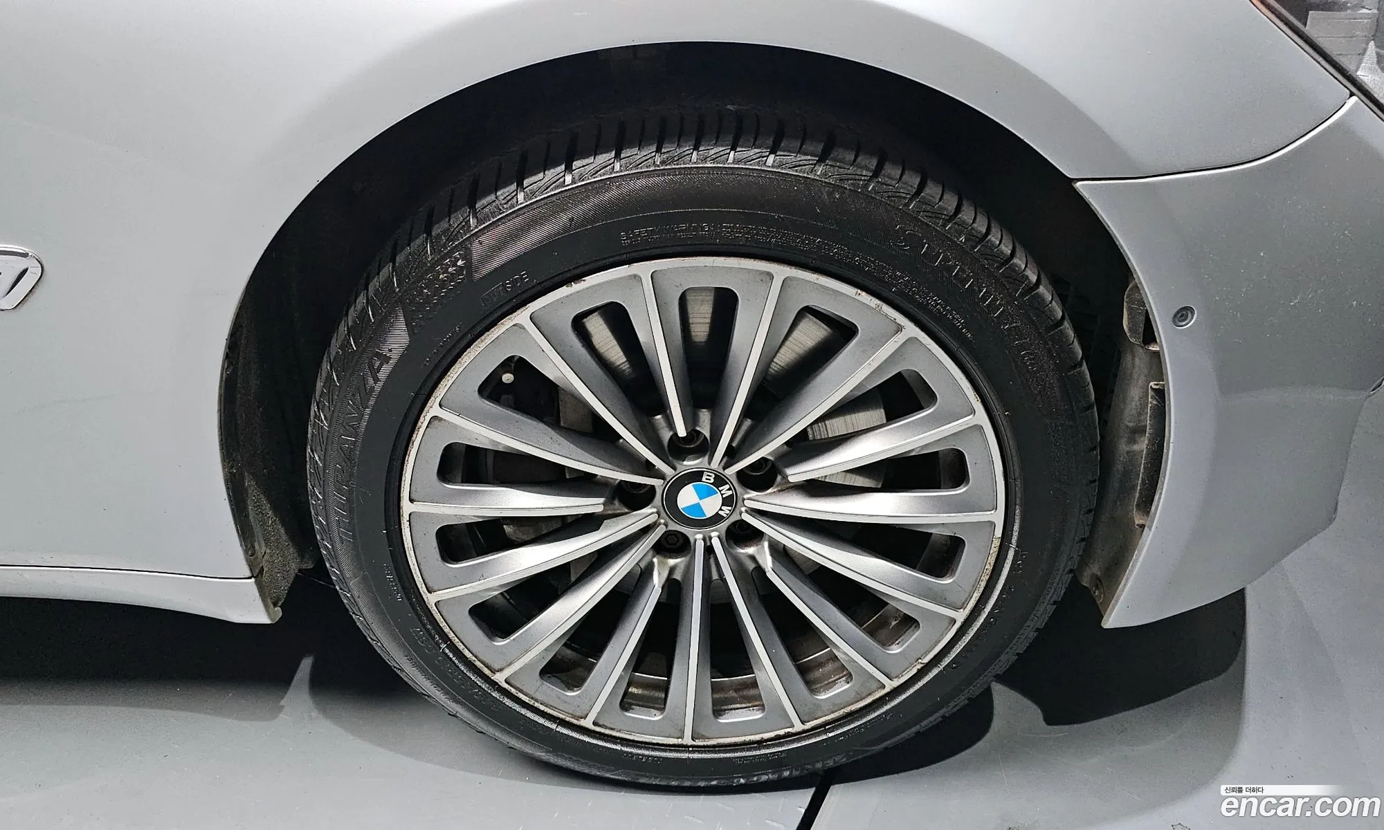 BMW 7 Series F01 750Ld xDrive - фотография 16668895