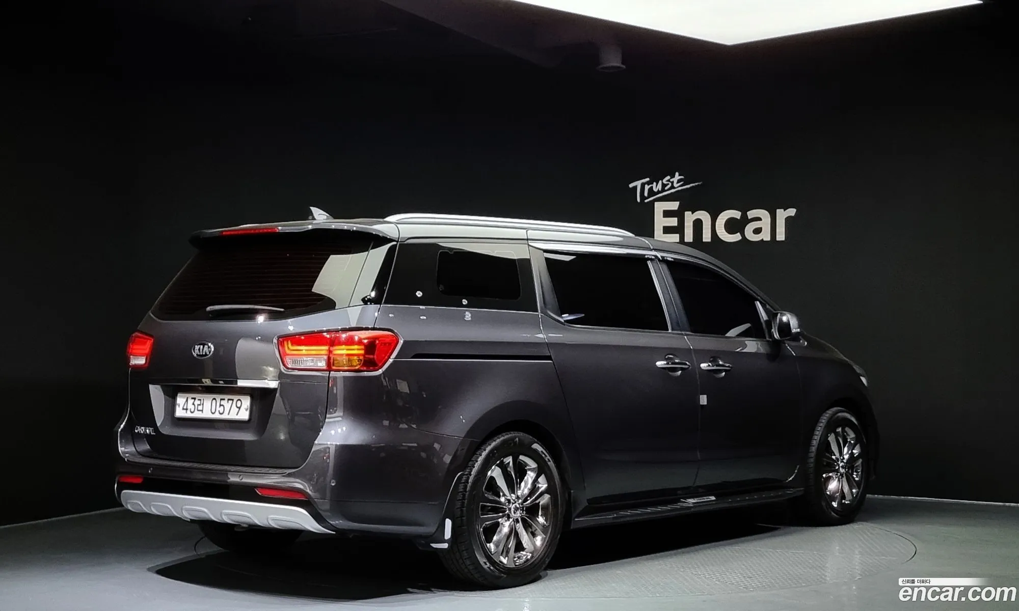 Kia Carnival 9-Seater Prestige 2016 - фотография 11181289