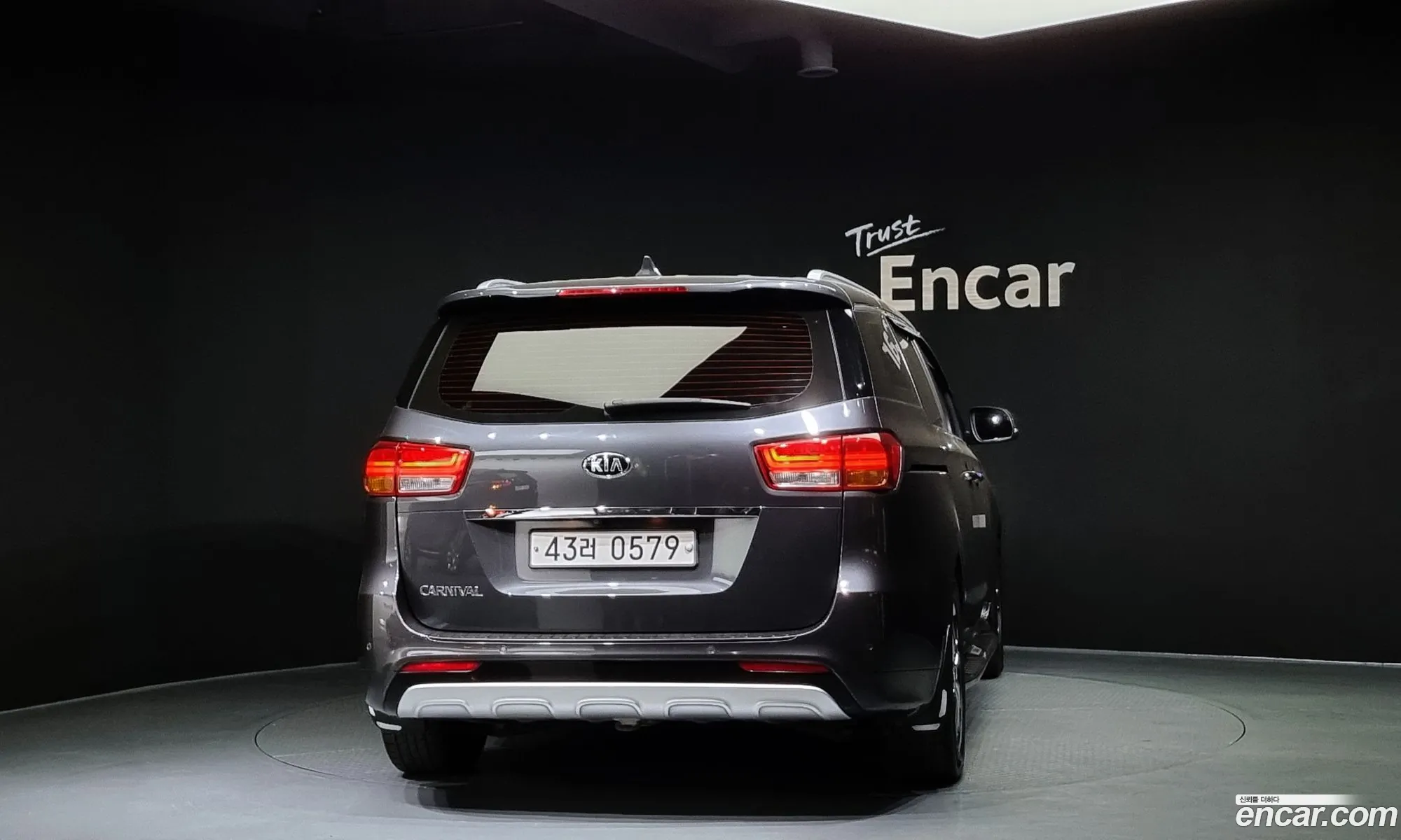 Kia Carnival 9-Seater Prestige 2016 - фотография 11181291