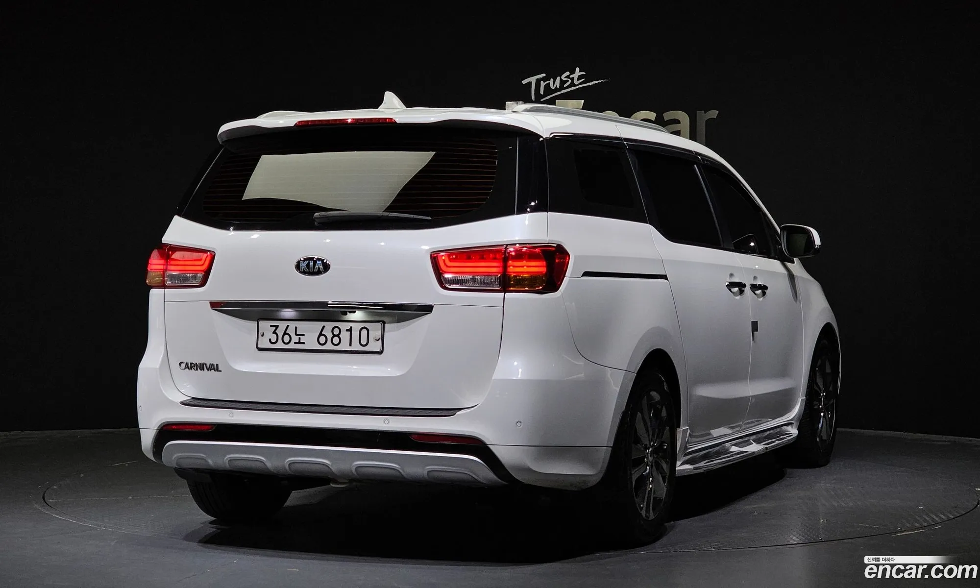 Kia Carnival 9-Seater Prestige 2016 - фотография 15628284