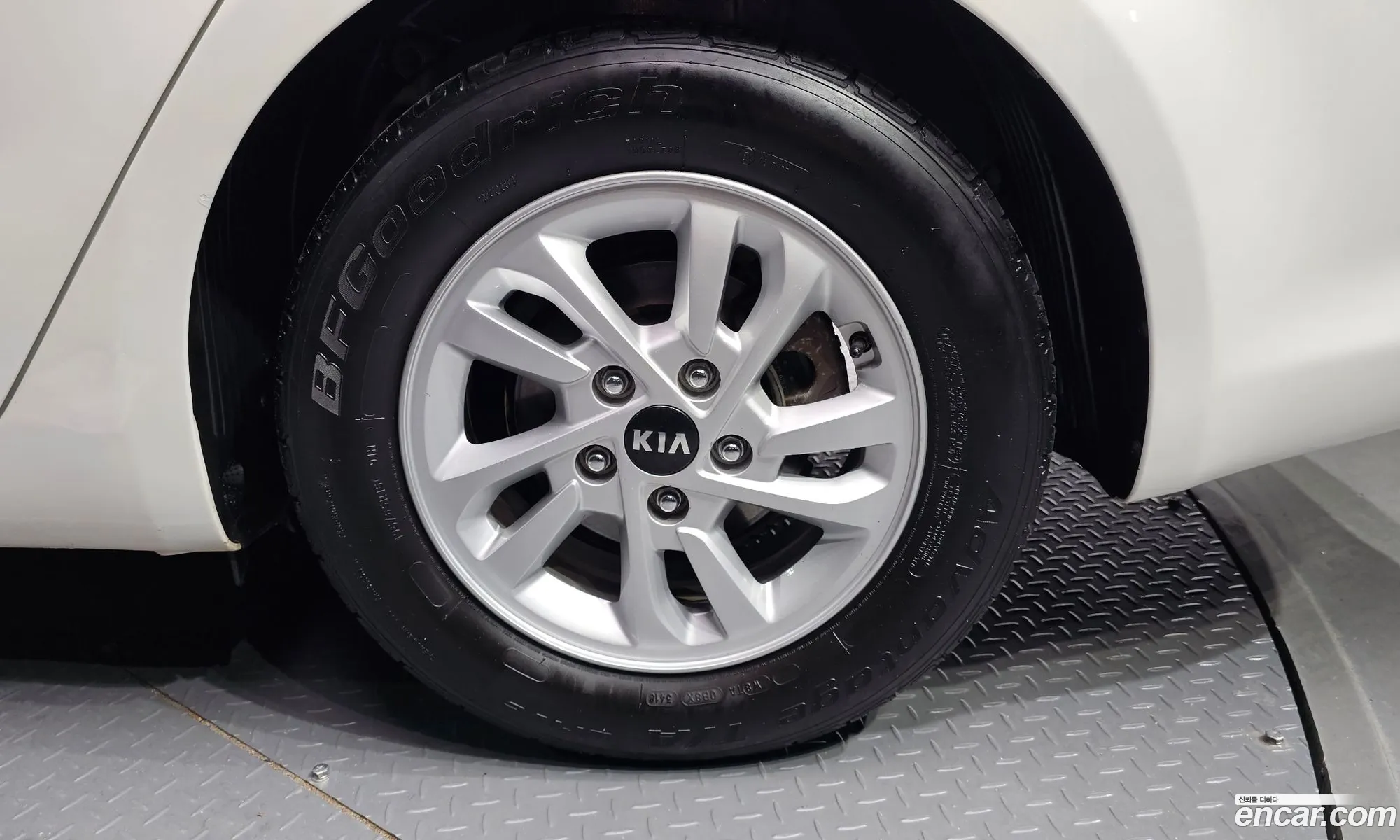 Kia K3 I Deluxe 2017 - фотография 11408478