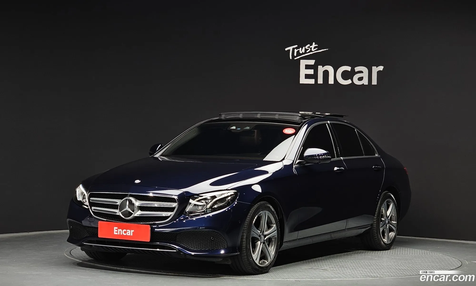 Mercedes-Benz E-Klasse E300 4Matic Avantgarde Intelligent Drive 2017 - фотография 12059626