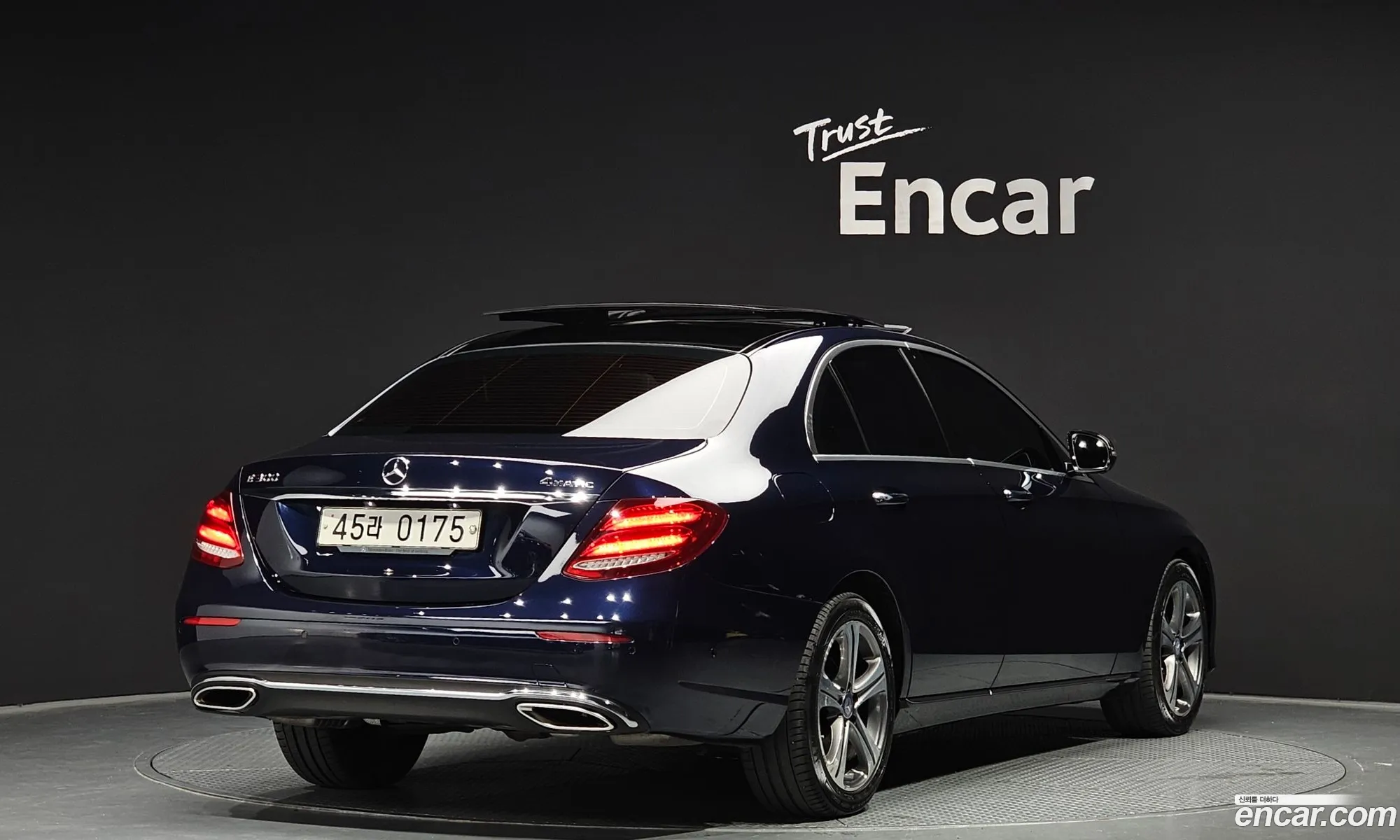 Mercedes-Benz E-Klasse E300 4Matic Avantgarde Intelligent Drive 2017 - фотография 12059627