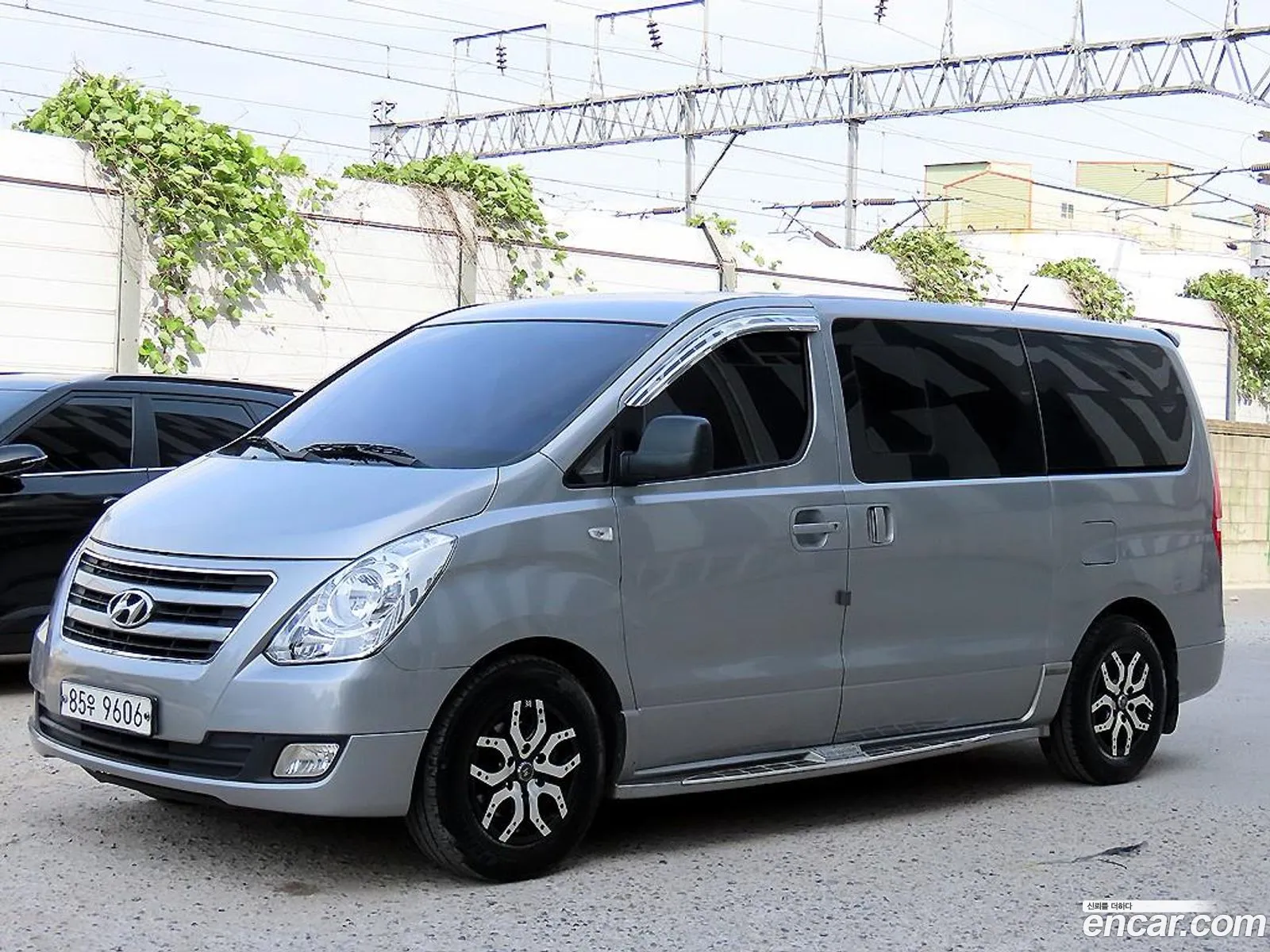 Hyundai Starex 5-Seater Van 2016 - фотография 13617469