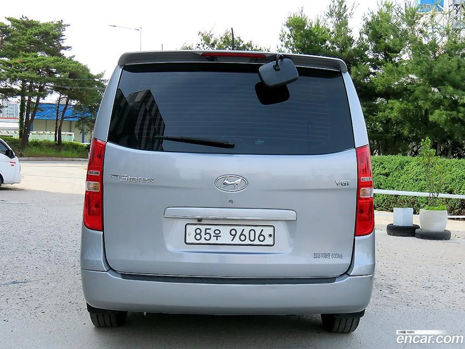 Hyundai Starex 5-Seater Van 2016 - фотография 13617471