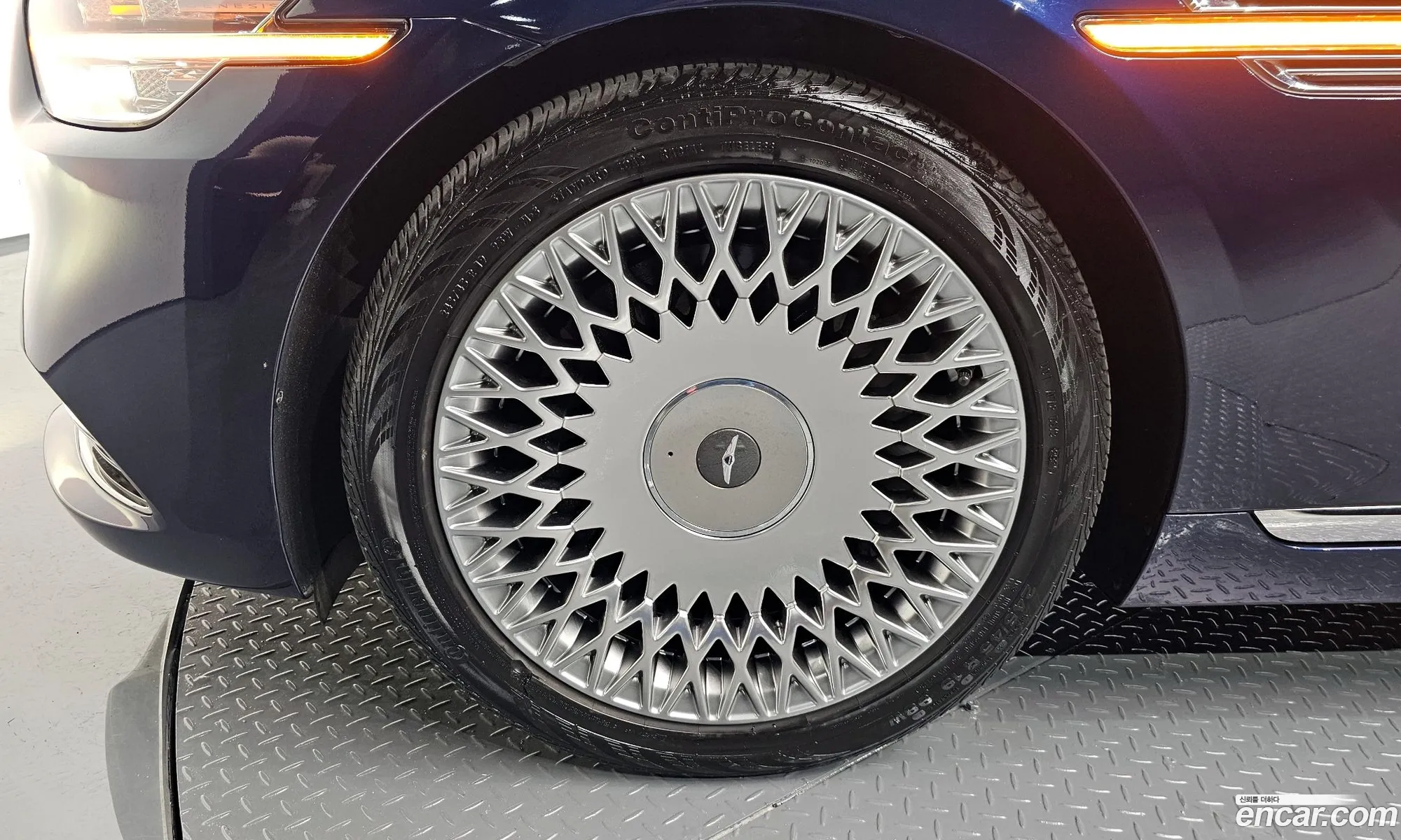 Genesis G90 I 50 Awd 2019 - фотография 14302457