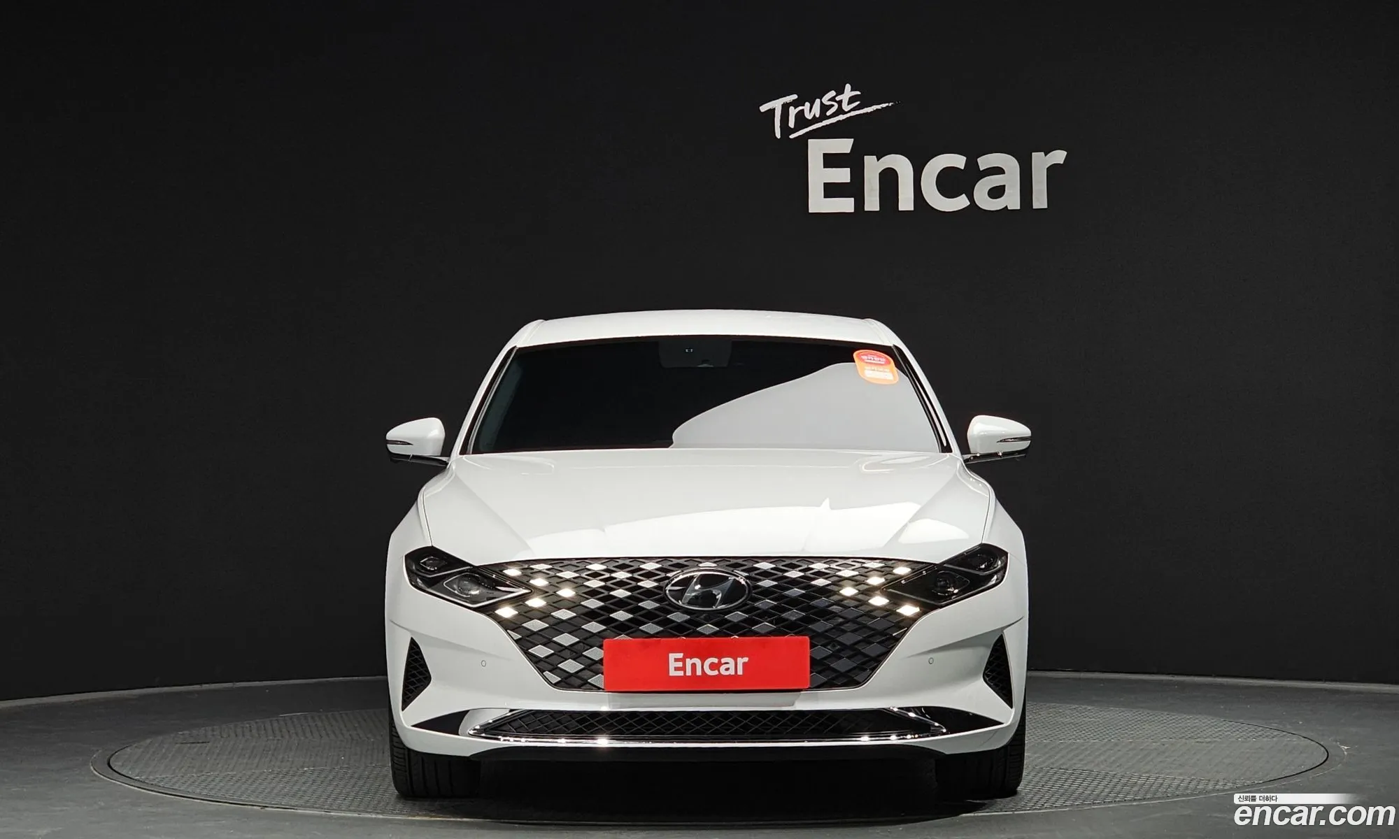 Hyundai Grandeur 25 2023 - фотография 12123910
