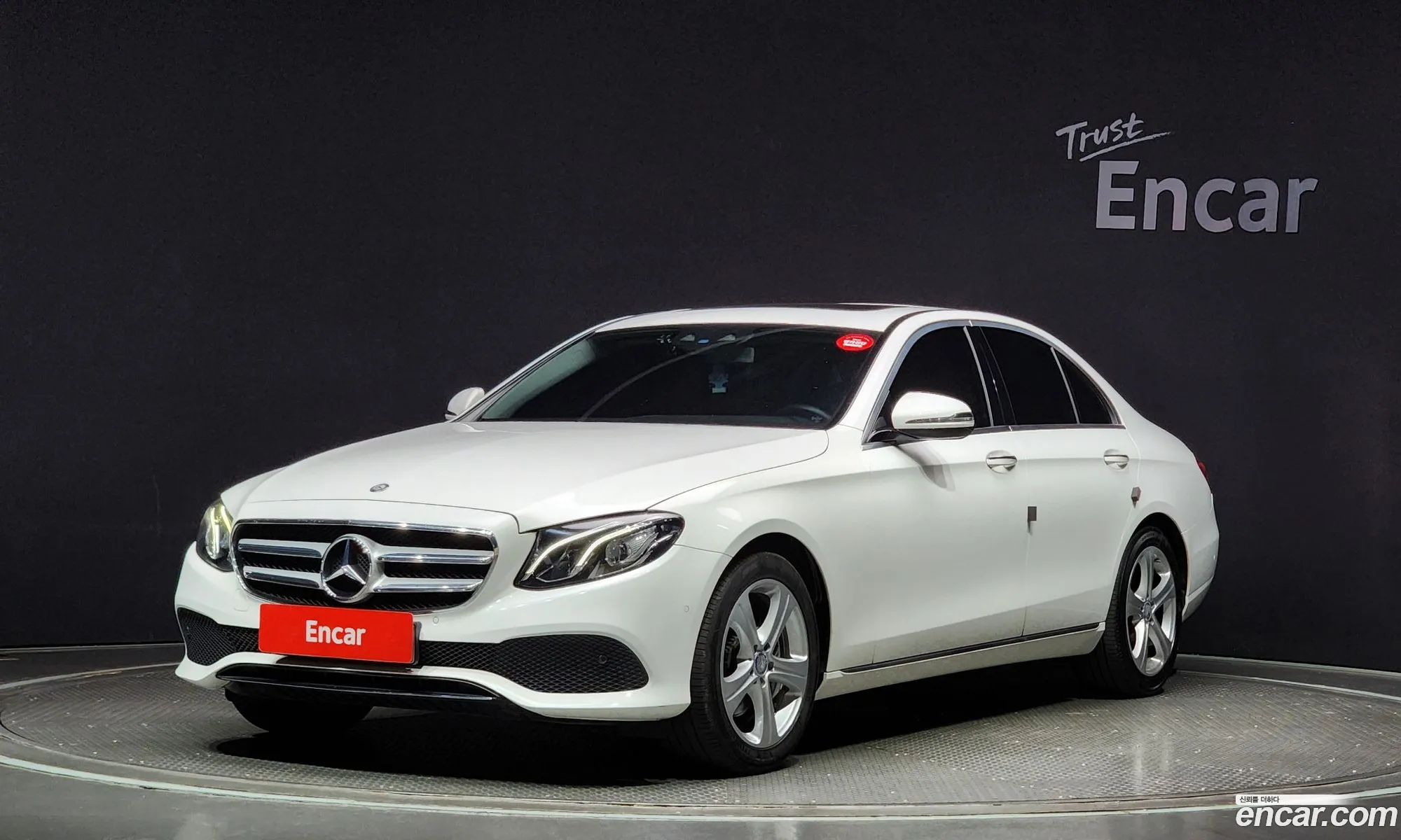Mercedes-Benz E-Klasse E200 Avant Garde 2017 - фотография 12676812