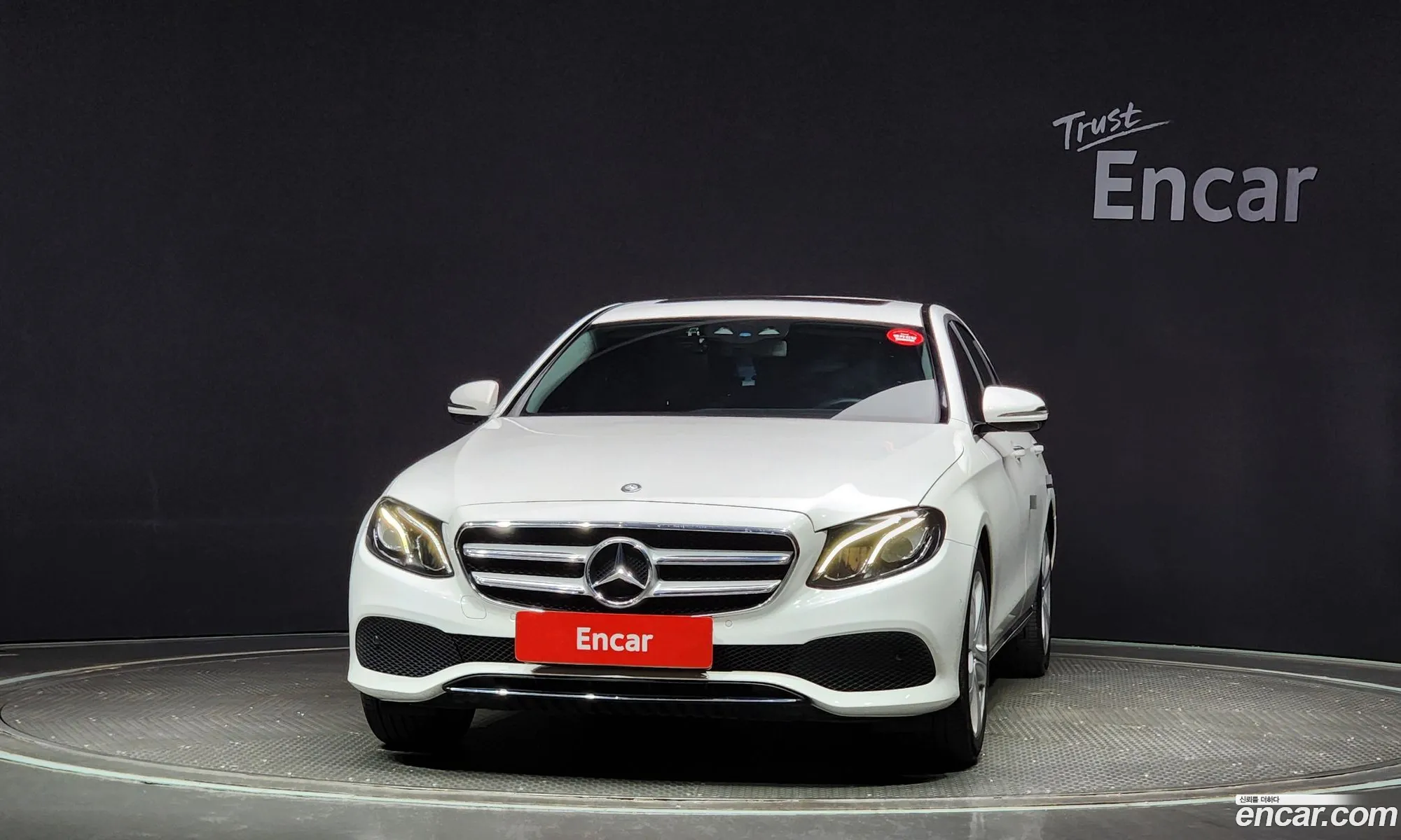 Mercedes-Benz E-Klasse E200 Avant Garde 2017 - фотография 12676814