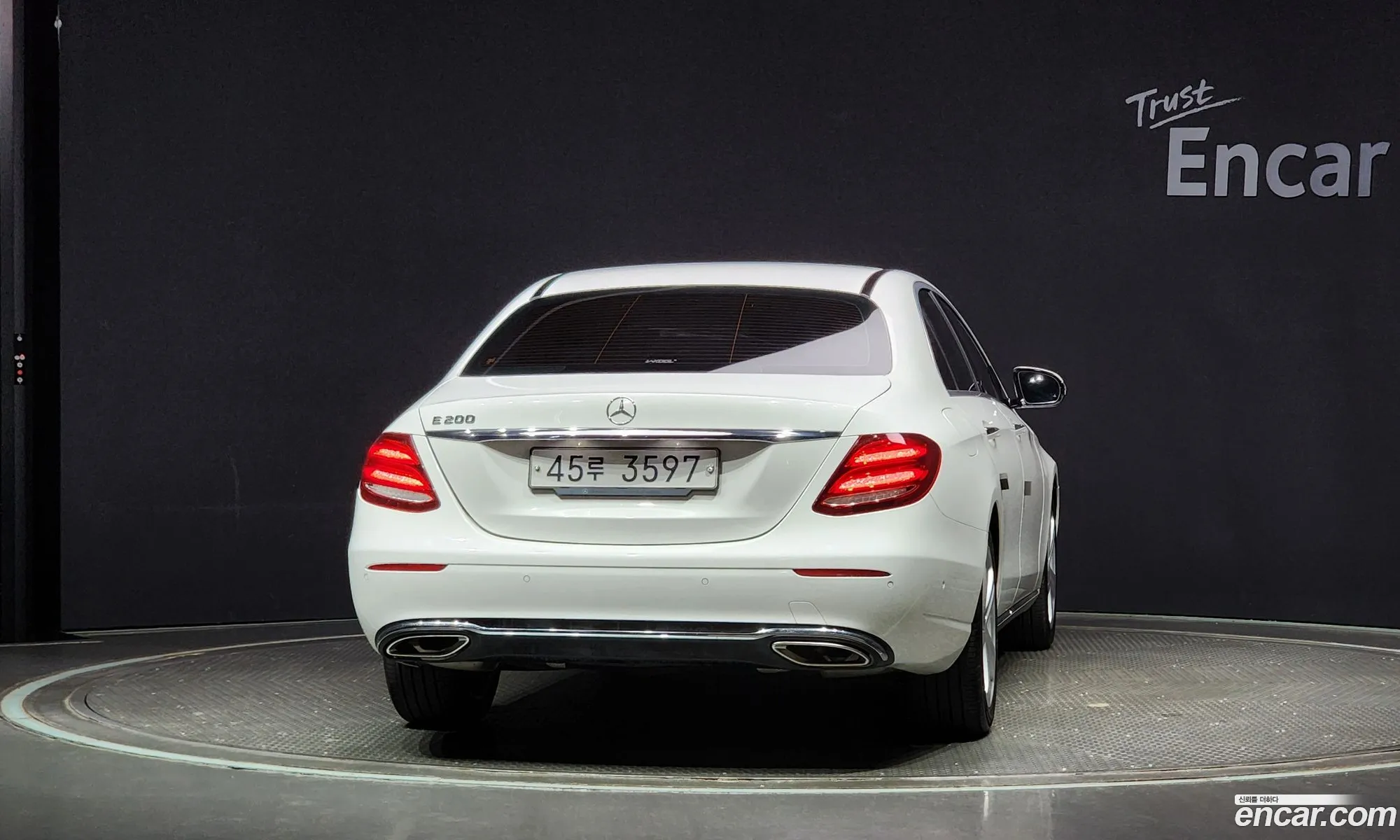 Mercedes-Benz E-Klasse E200 Avant Garde 2017 - фотография 12676815
