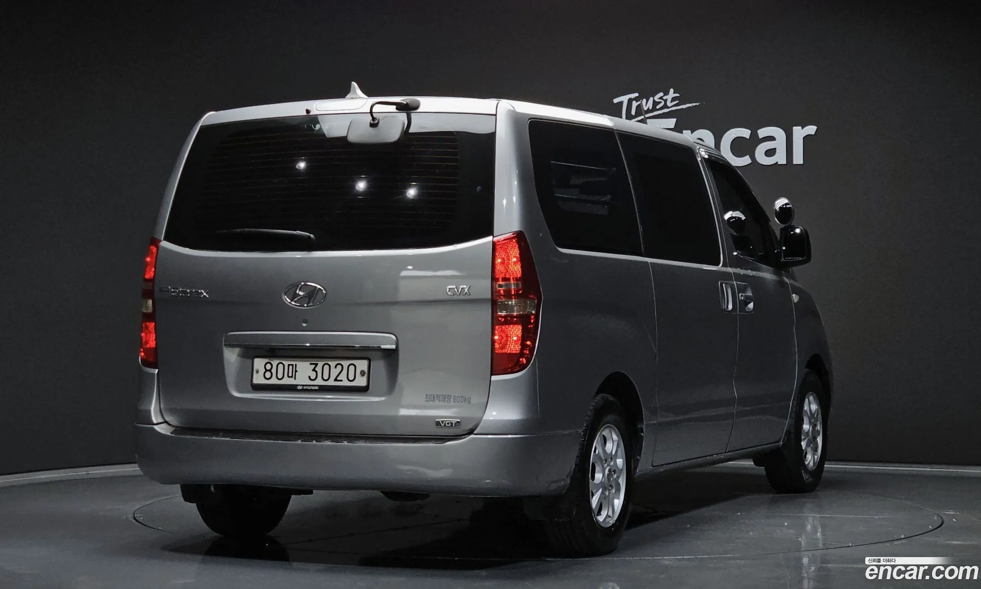 Hyundai Starex 3-Seater Van 2011 - фотография 12530583
