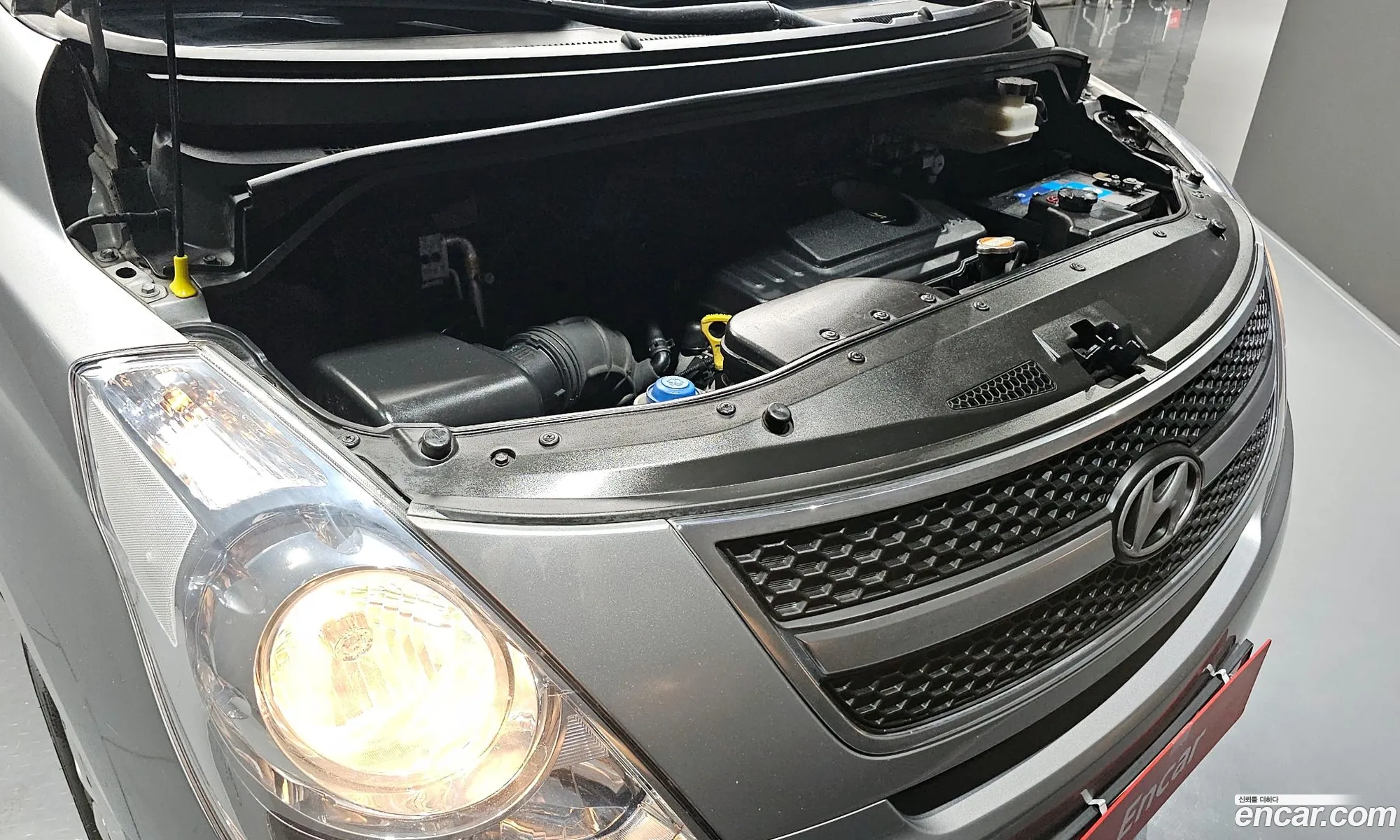Hyundai Starex 3-Seater Van 2011 - фотография 12530587