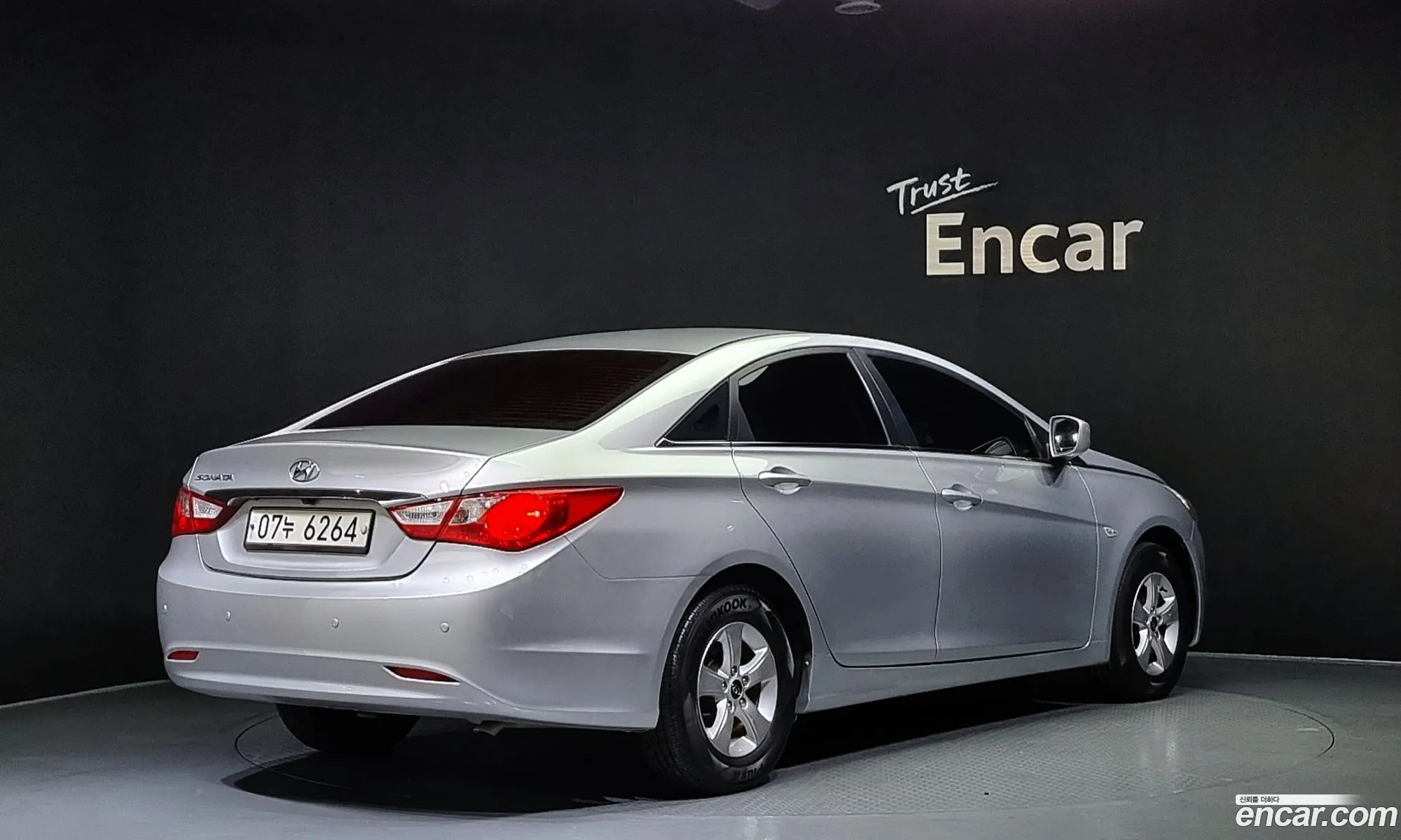 Hyundai Sonata Lpi Deluxe 2012 - фотография 11983152