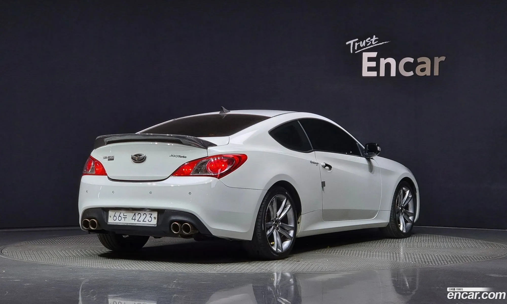 Hyundai Genesis I 200 Turbo R 2011 - фотография 11879977