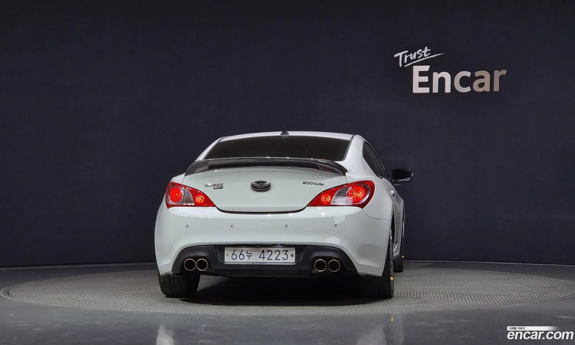 Hyundai Genesis I 200 Turbo R 2011 - фотография 11879979