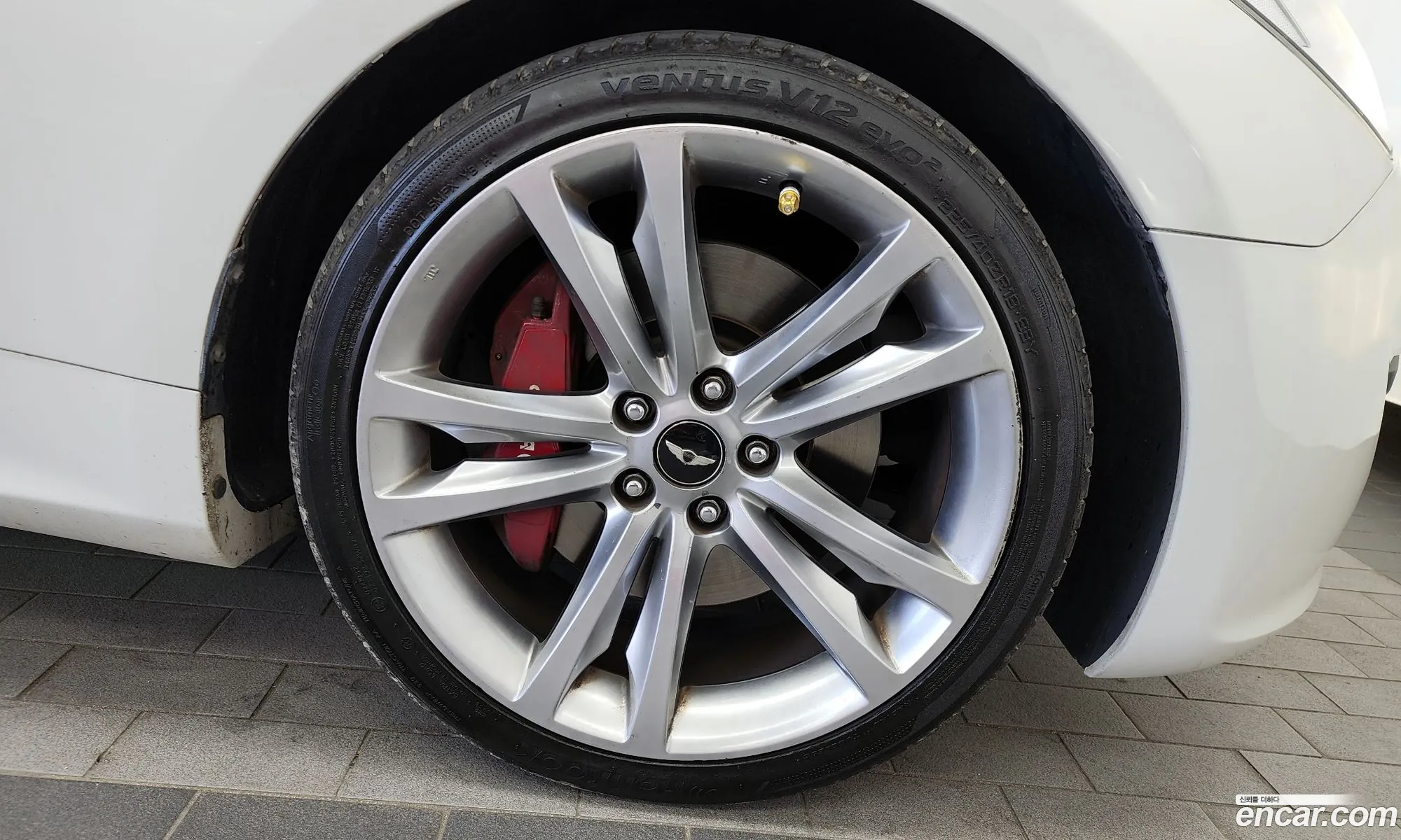 Hyundai Genesis I 200 Turbo R 2011 - фотография 11879980