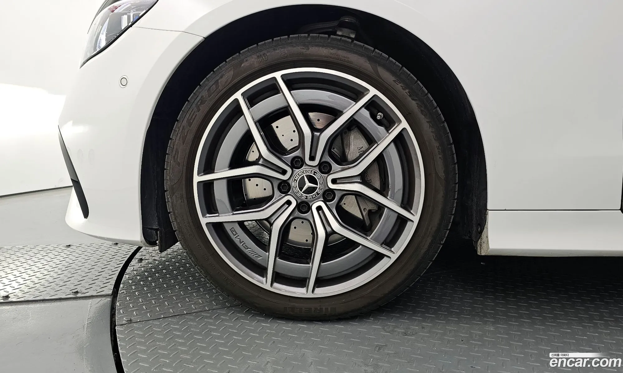 Mercedes-Benz E-Klasse E300D 4Matic Coupe 2023 - фотография 12454571