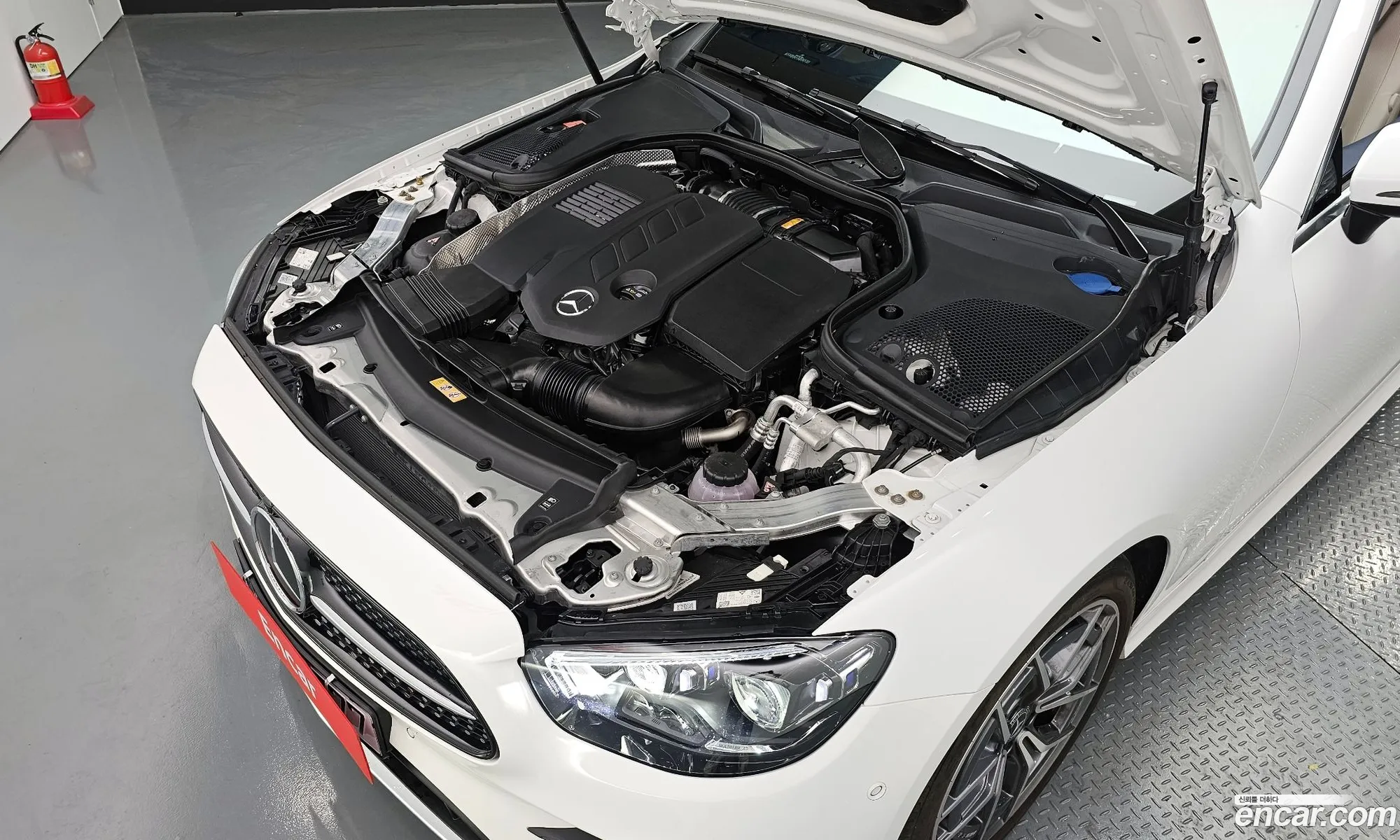 Mercedes-Benz E-Klasse E300D 4Matic Coupe 2023 - фотография 12454572