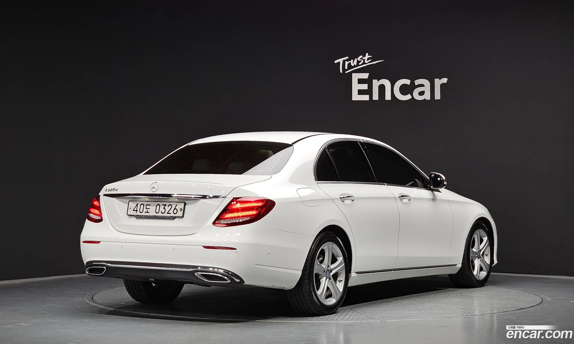 Benz E-Class W213 E220D Avantgarde - фотография 12319034