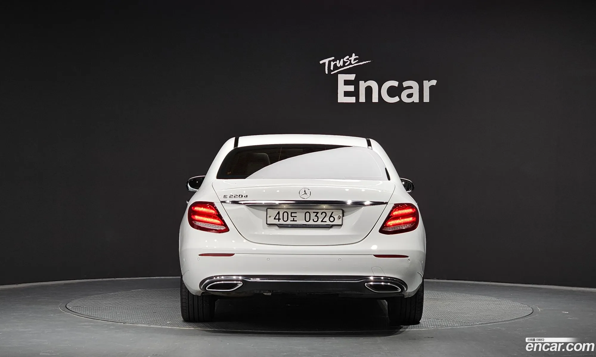 Benz E-Class W213 E220D Avantgarde - фотография 12319036
