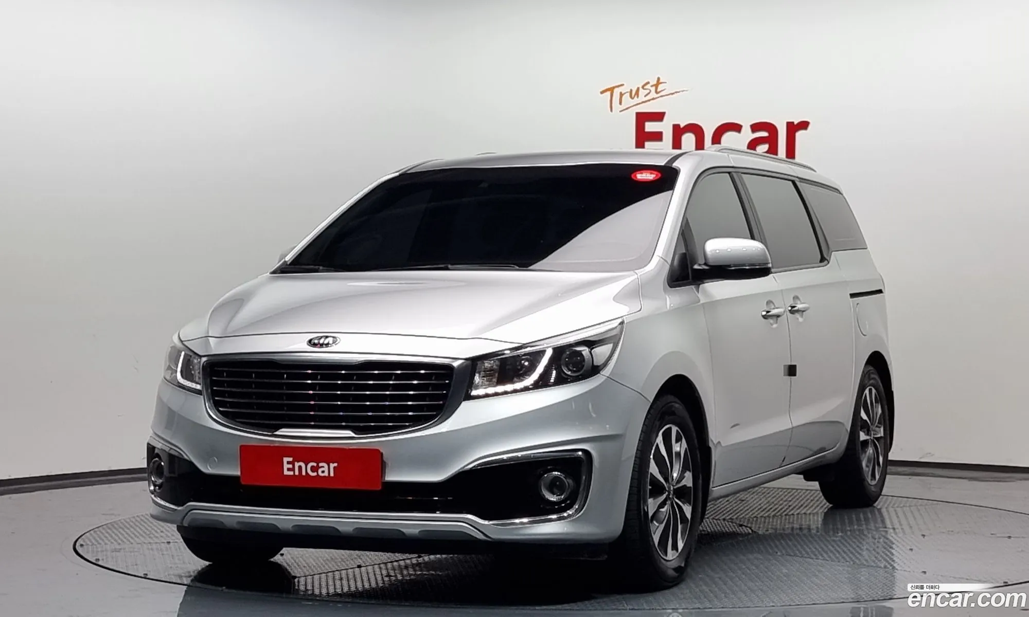 Kia Carnival 9-Seater Luxury 2015 - фотография 11408988