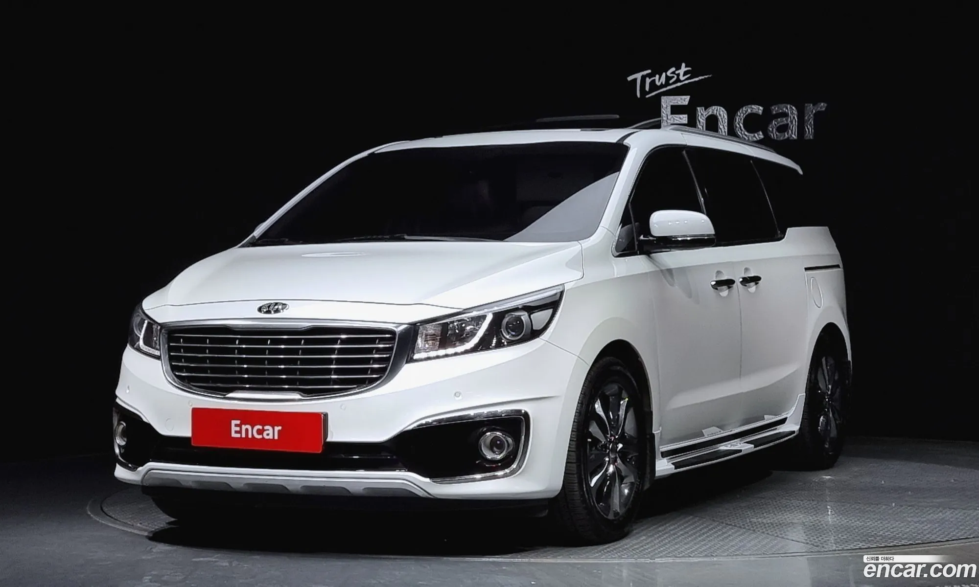 Kia Carnival 9-Seater Prestige 2016 - фотография 12422868