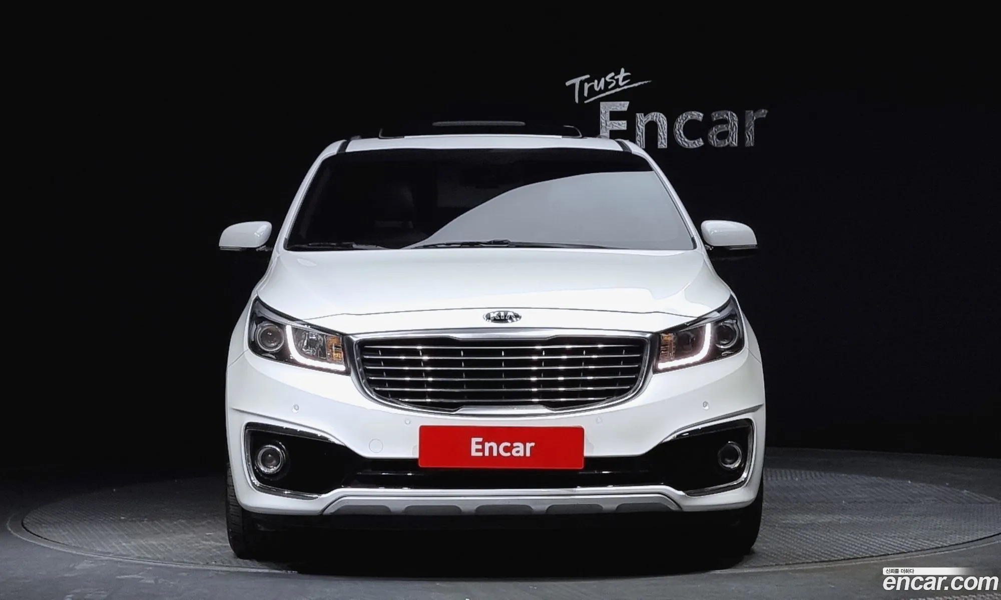 Kia Carnival 9-Seater Prestige 2016 - фотография 12422870