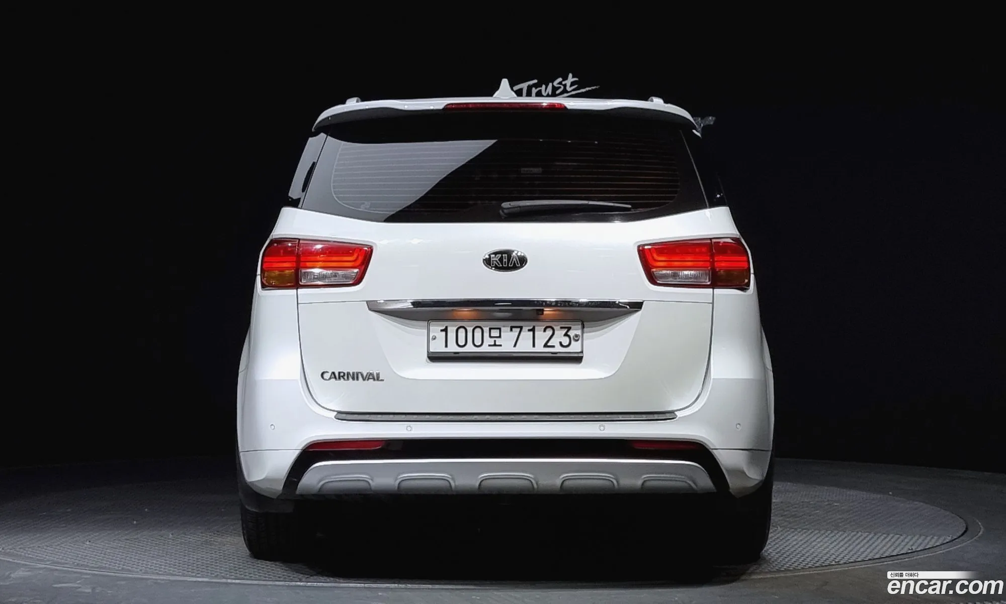 Kia Carnival 9-Seater Prestige 2016 - фотография 12422871