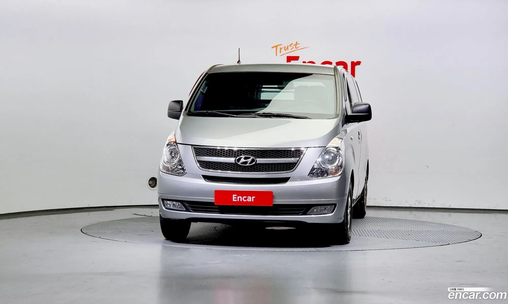 Hyundai Starex 3-Seater Van 2012 - фотография 11881255