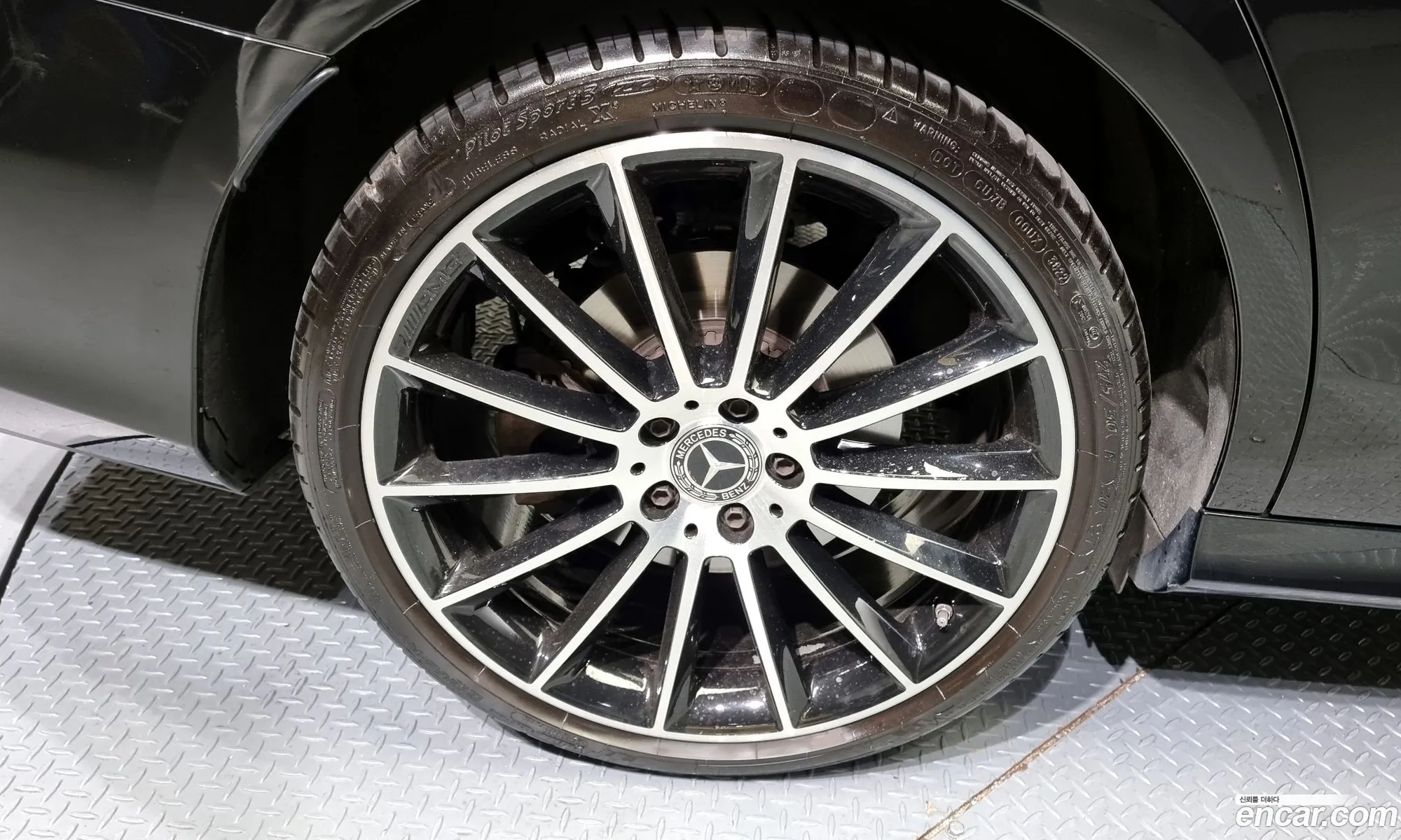 Mercedes-Benz E-Klasse E350 4Matic Amg Line 2023 - фотография 12686936