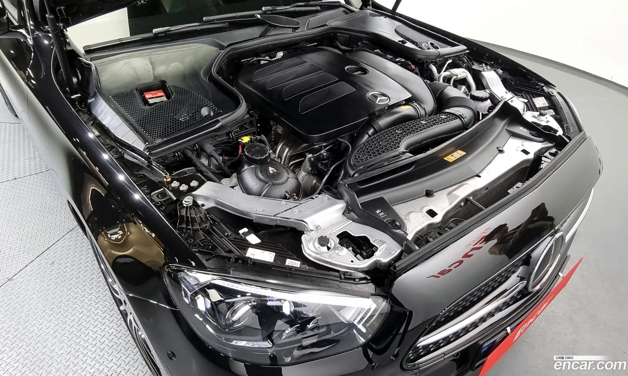 Mercedes-Benz E-Klasse E350 4Matic Amg Line 2023 - фотография 12686937