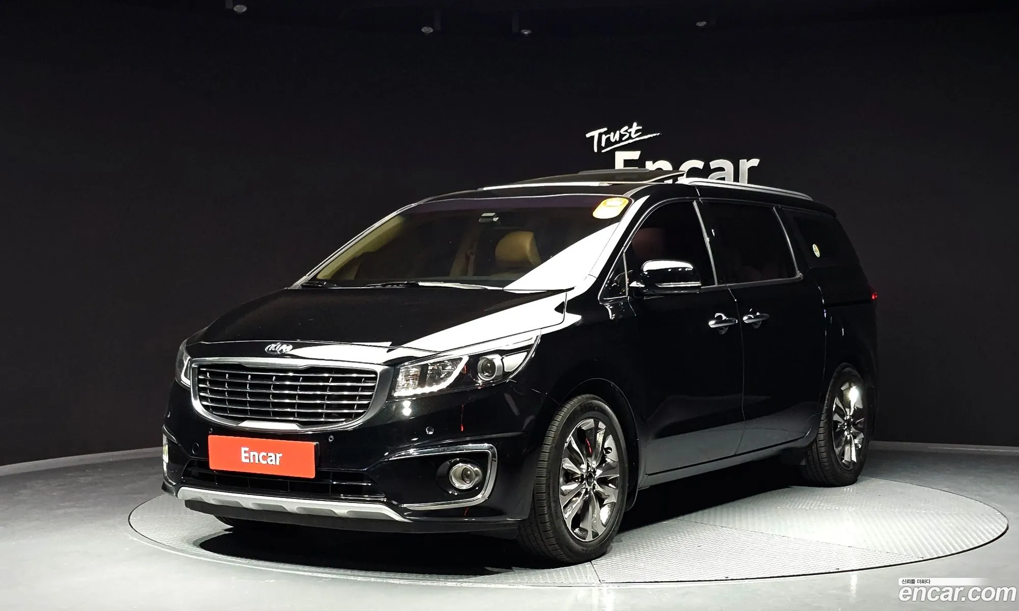 Kia Carnival 9-Seater Prestige 2015 - фотография 11230871