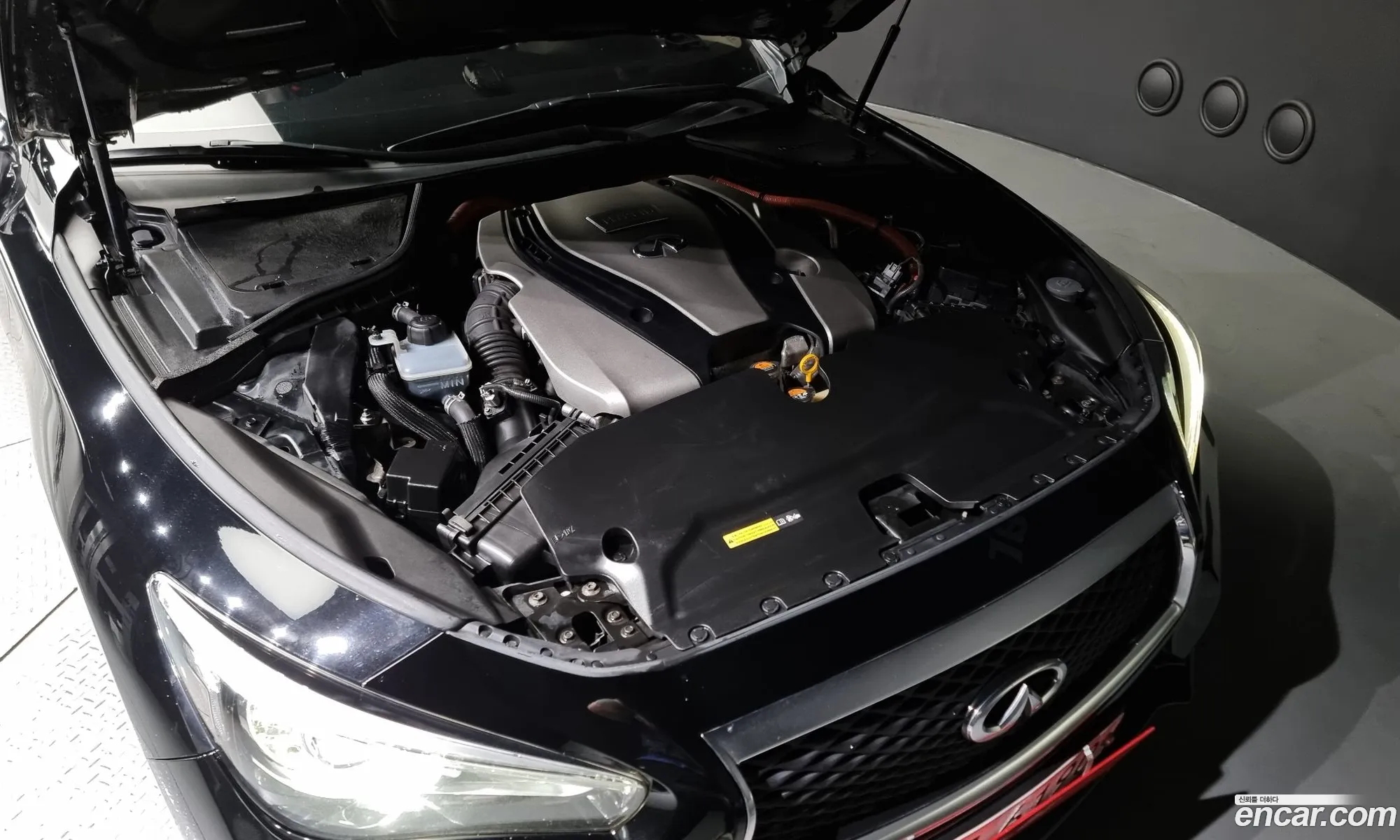 Infiniti Q50 35 Hybrid Essence 2016 - фотография 3795121