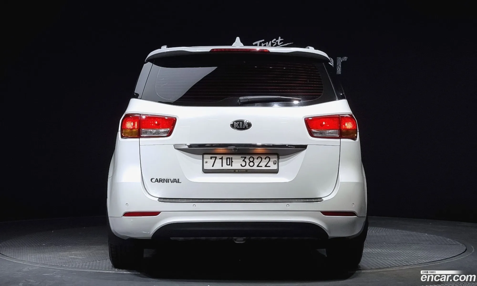 Kia Carnival 11-Seater Luxury 2016 - фотография 12486529
